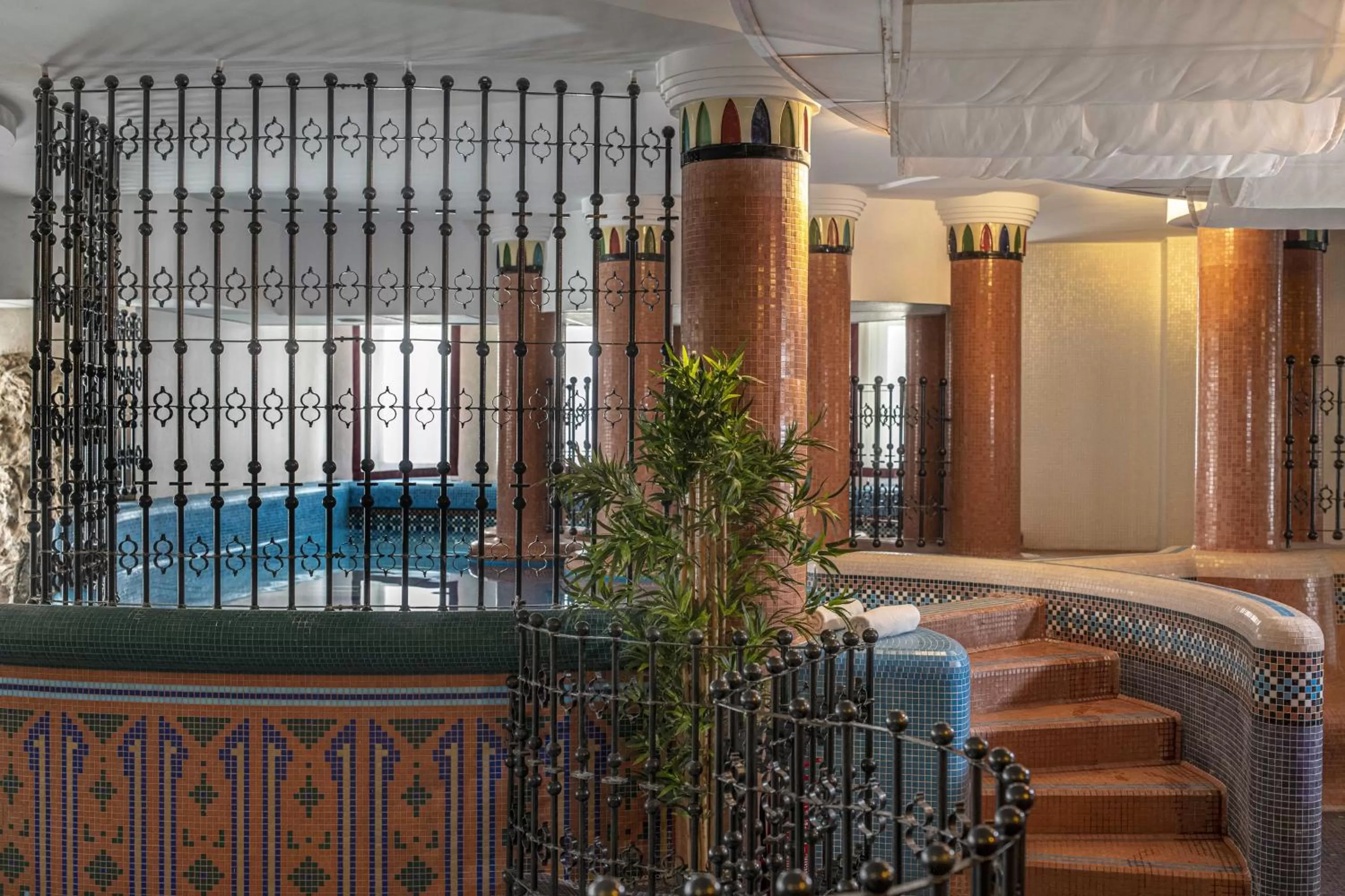 Pool view in Willis Hotel Business & Wellness