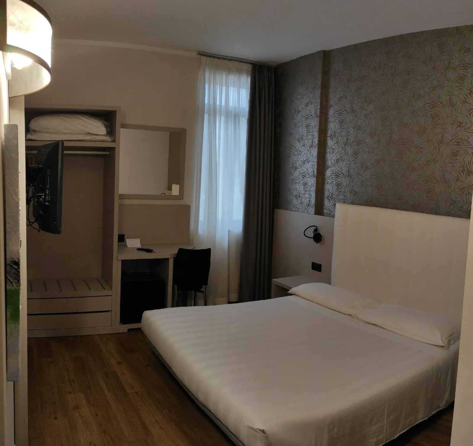 Street view, Bed in Parc Hotel