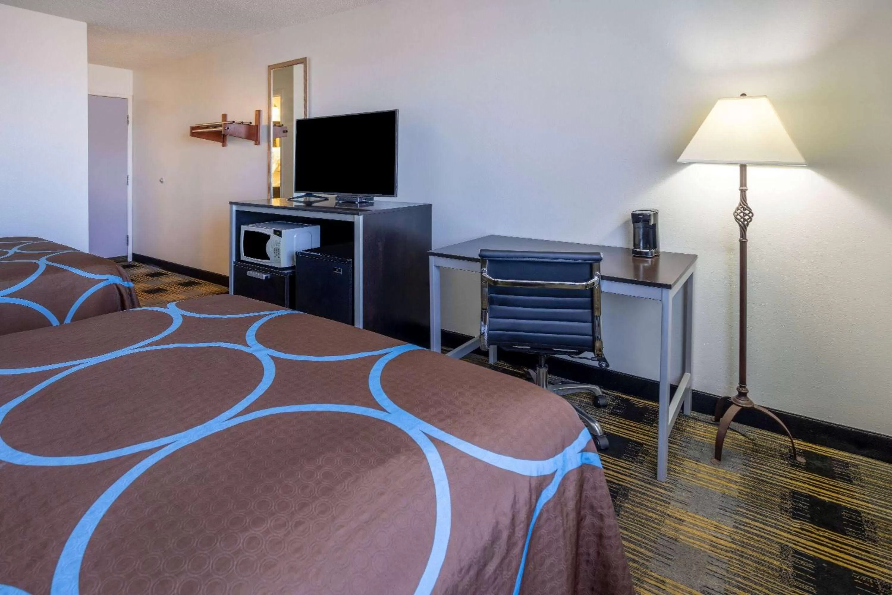 Photo of the whole room, Bed in Super 8 by Wyndham Villa Rica