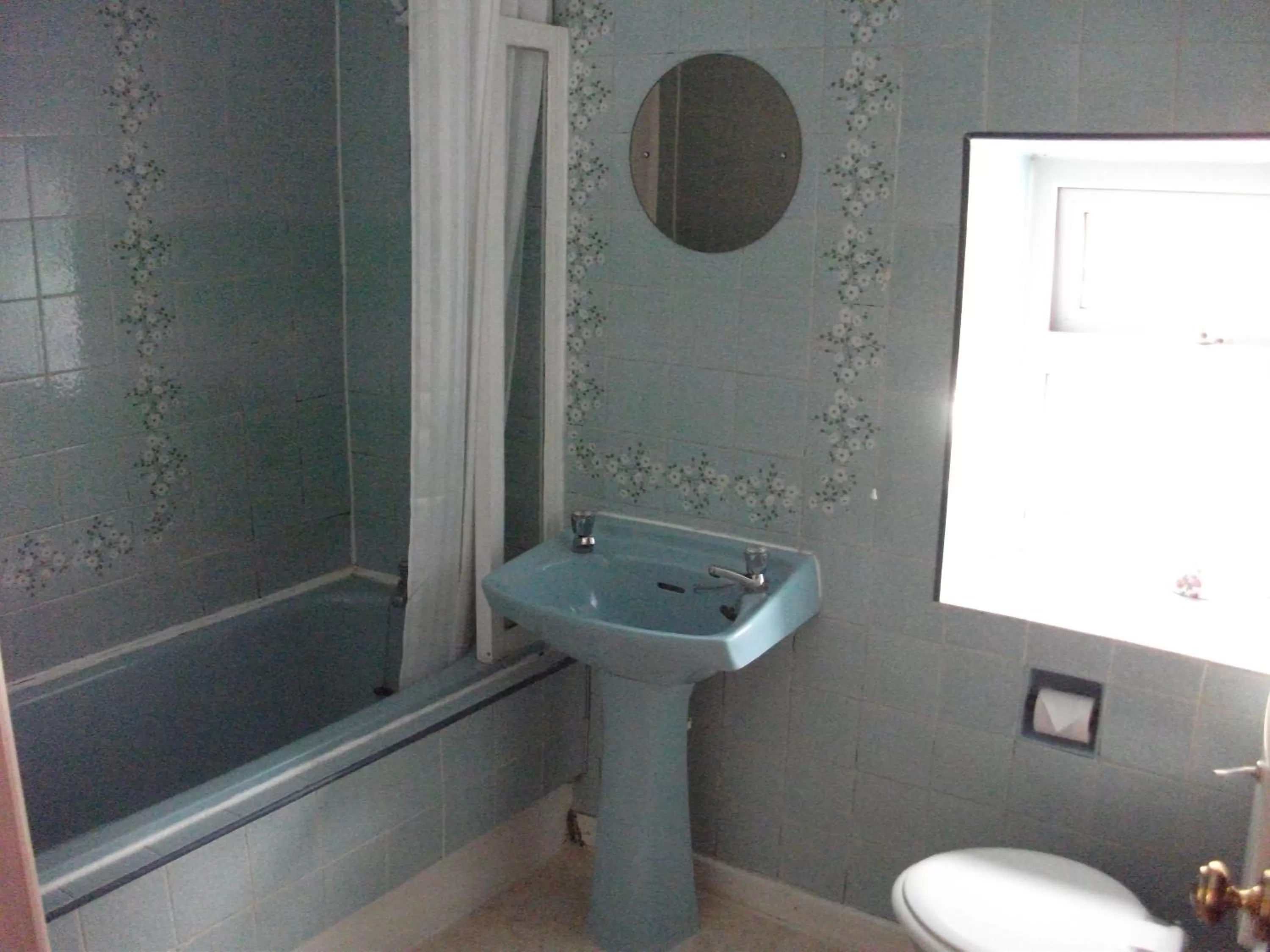 Bathroom in The Lantern Pike Inn