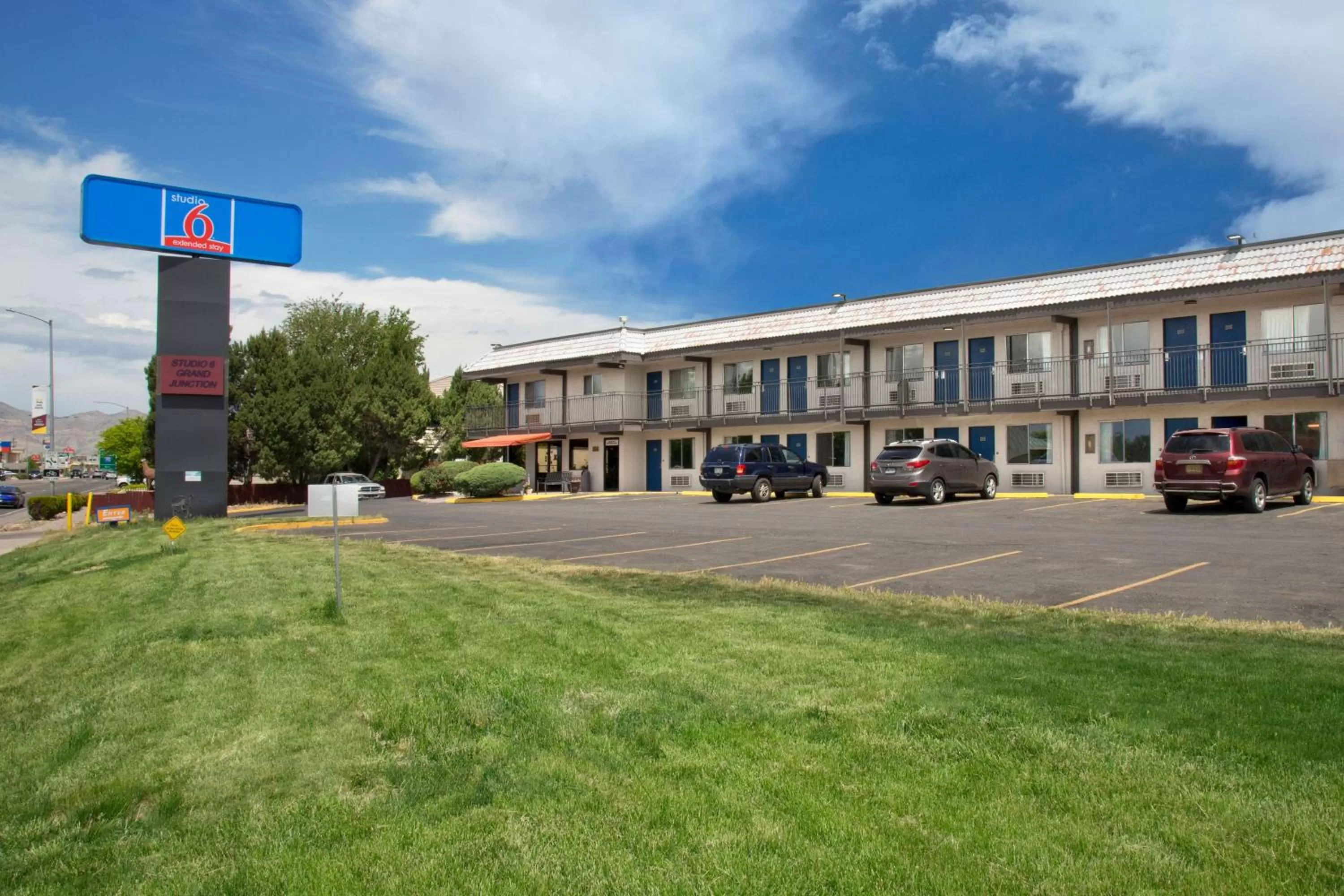 Property building in Studio 6 Grand Junction, CO