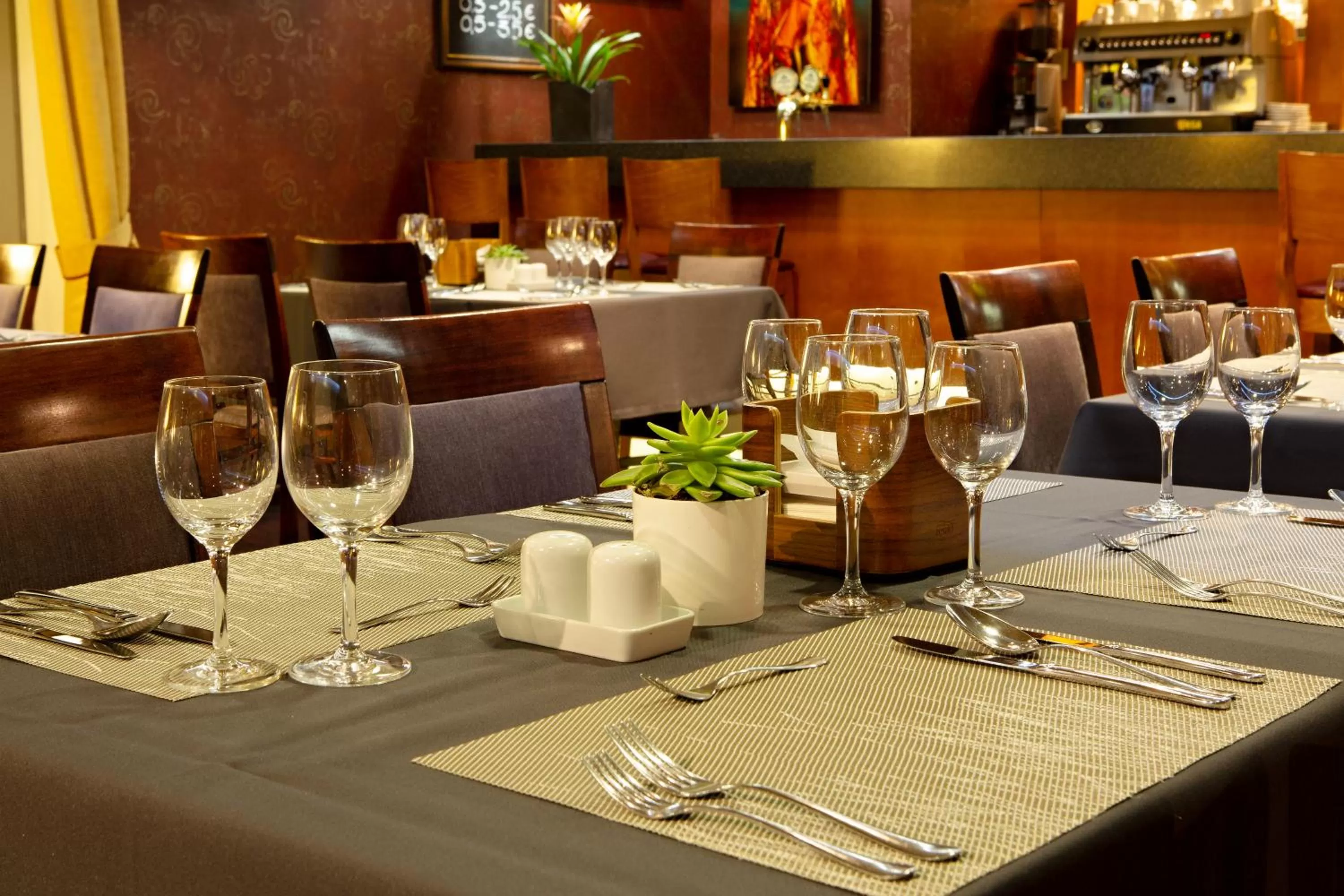 Restaurant/places to eat in Art City Inn