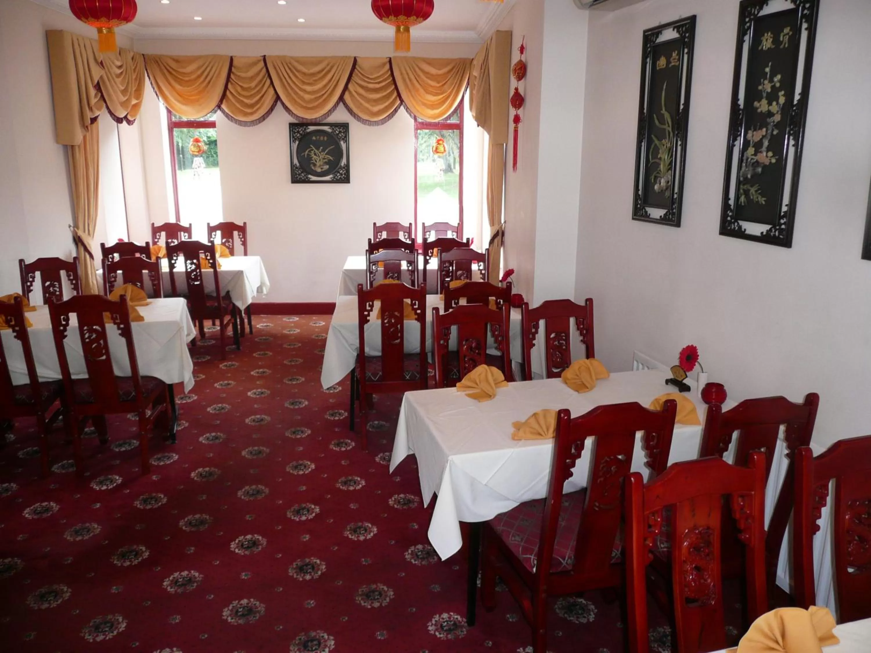 Dining area in Beijing Dragon Hotel