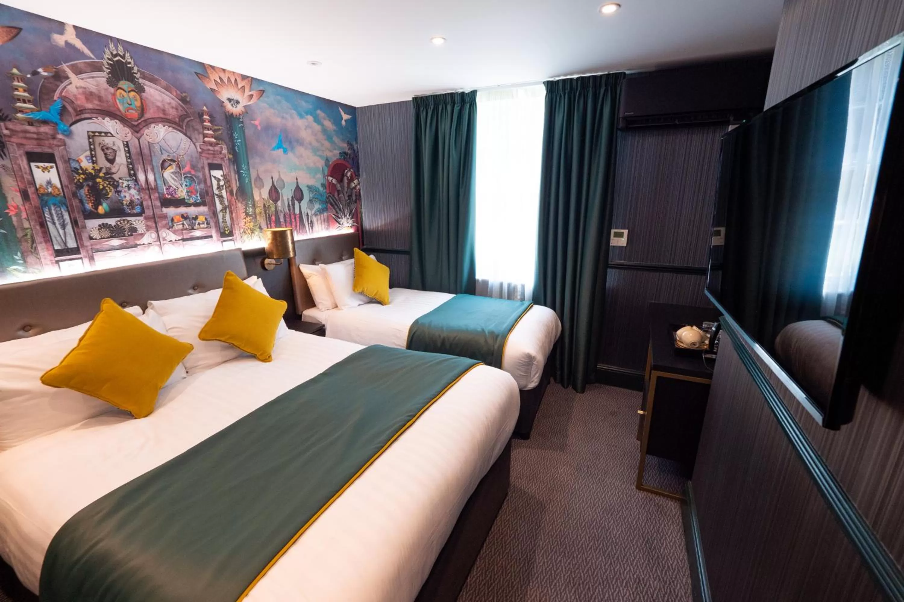 Bed in Hyde Park Green