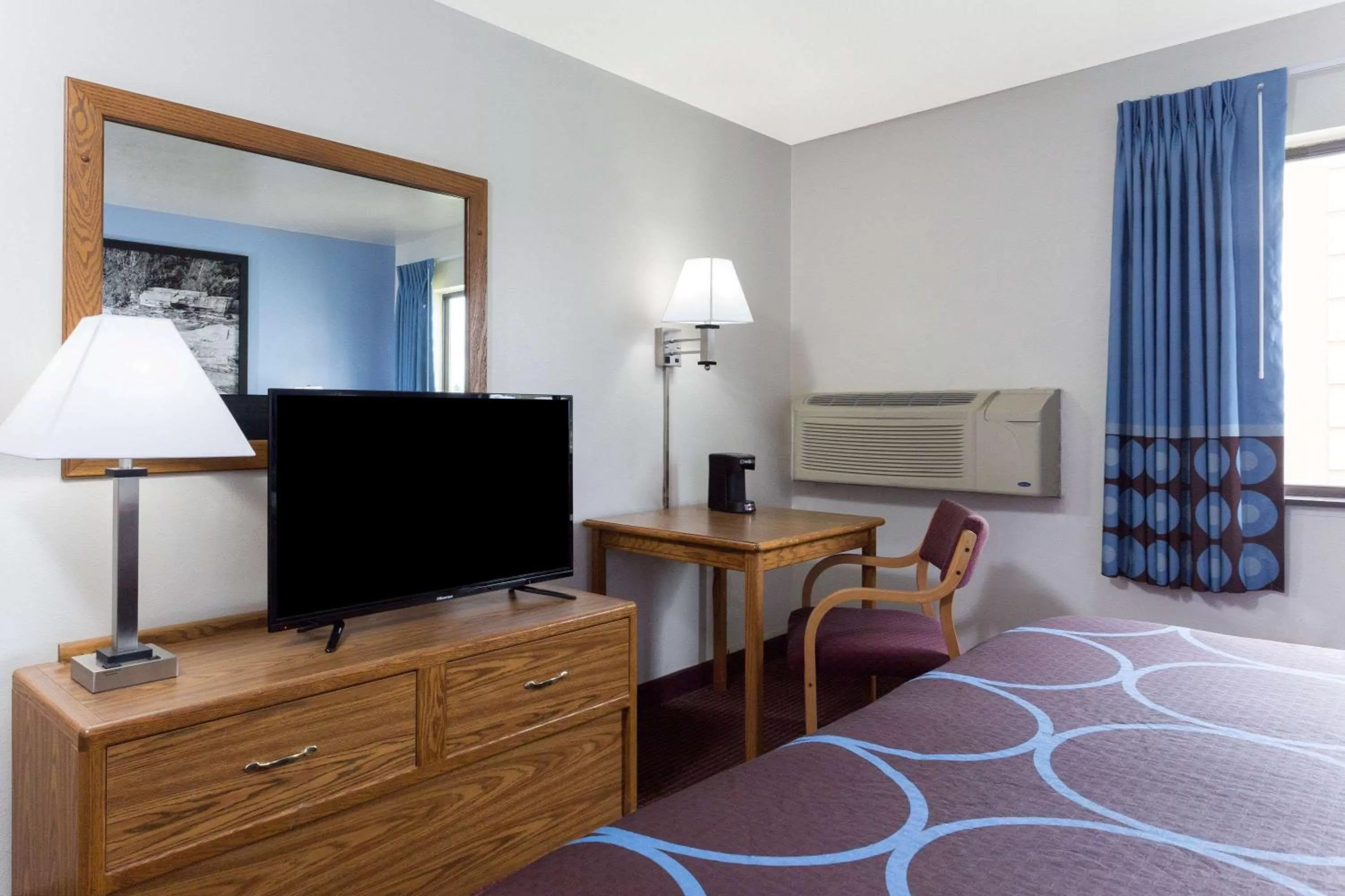 Photo of the whole room in Super 8 by Wyndham Wisconsin Dells