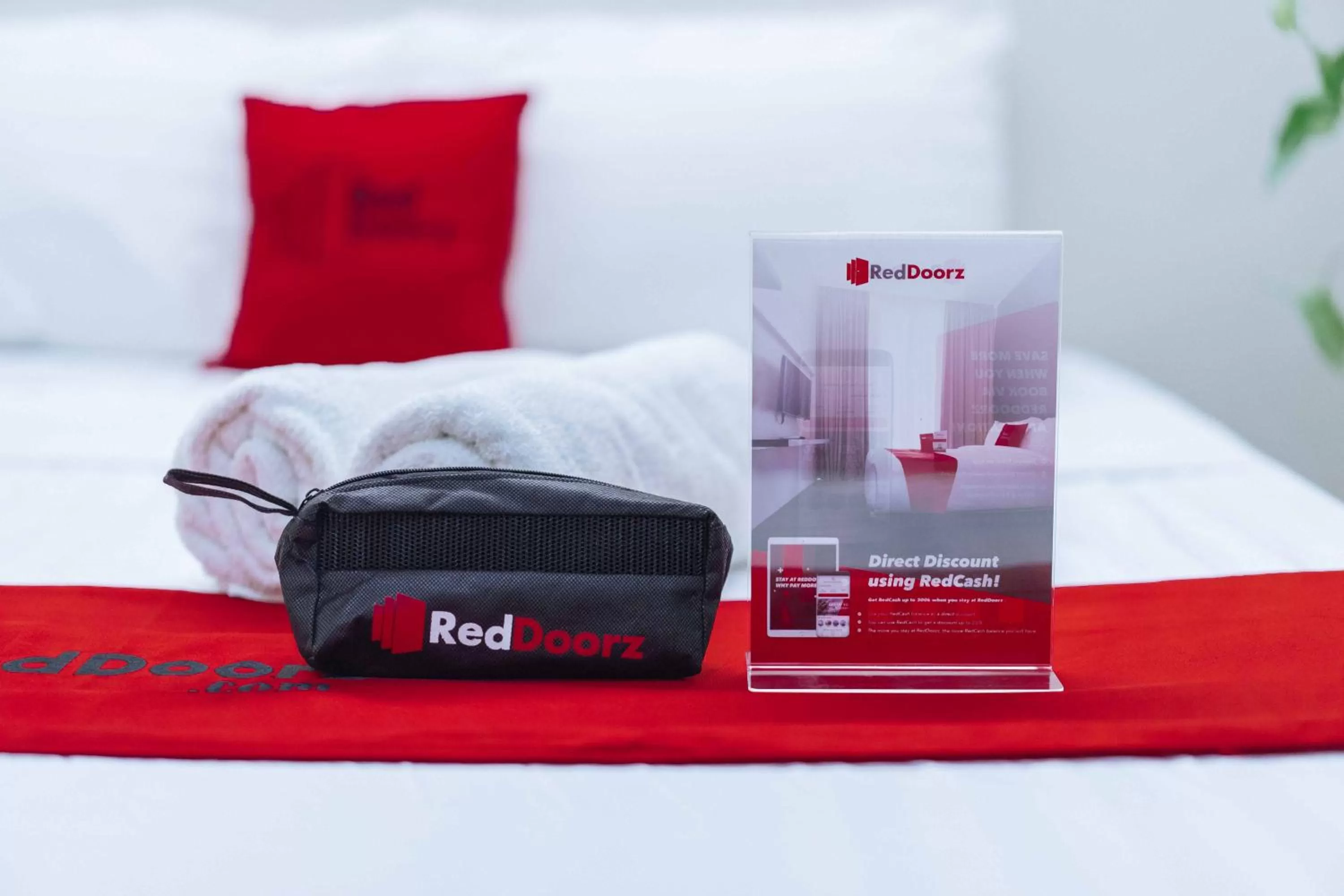 Bedroom, Bed in RedDoorz @ Ledesco Avenue Lapaz Iloilo