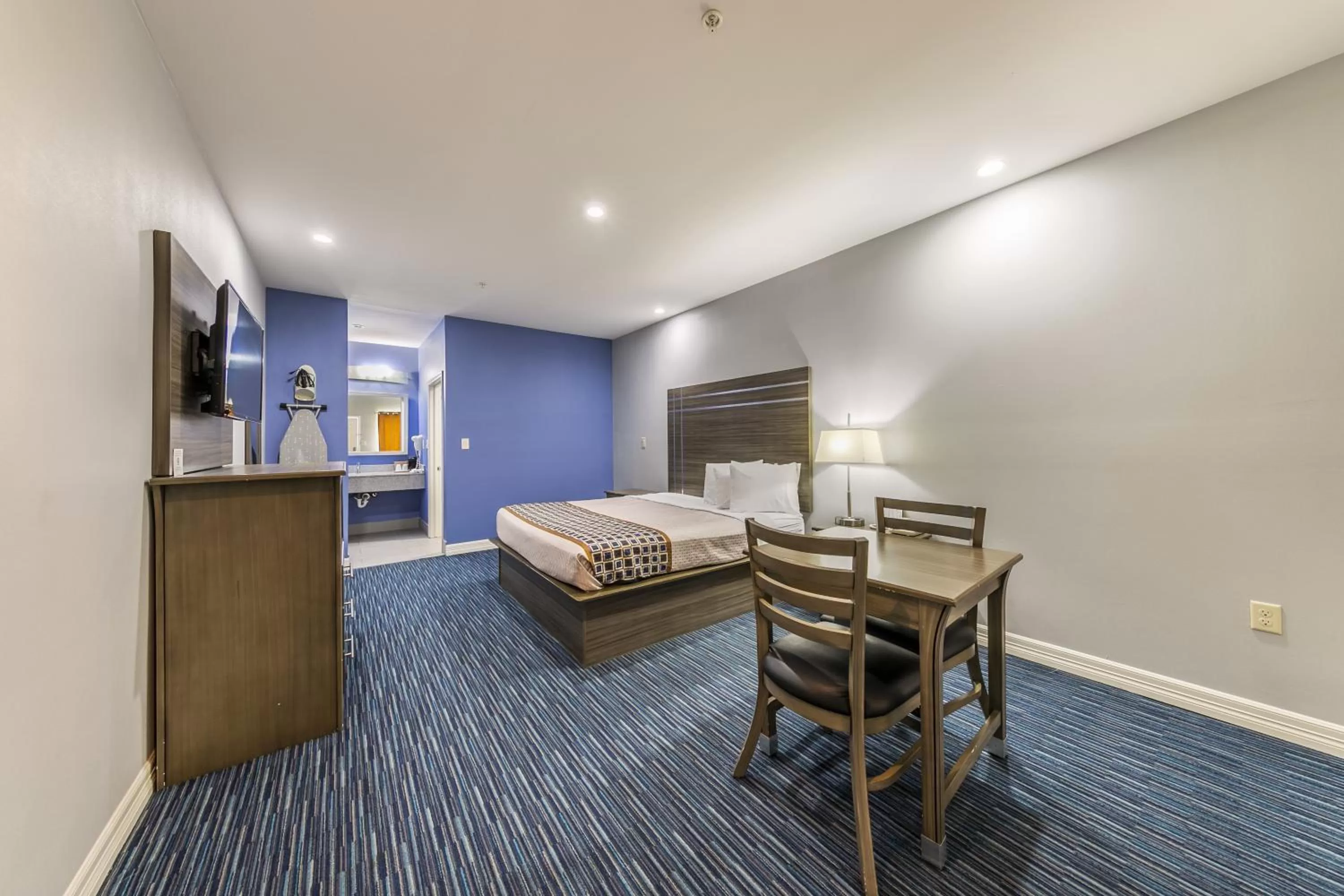 Bed in Home Place Inn Spring I-45 North and 1960