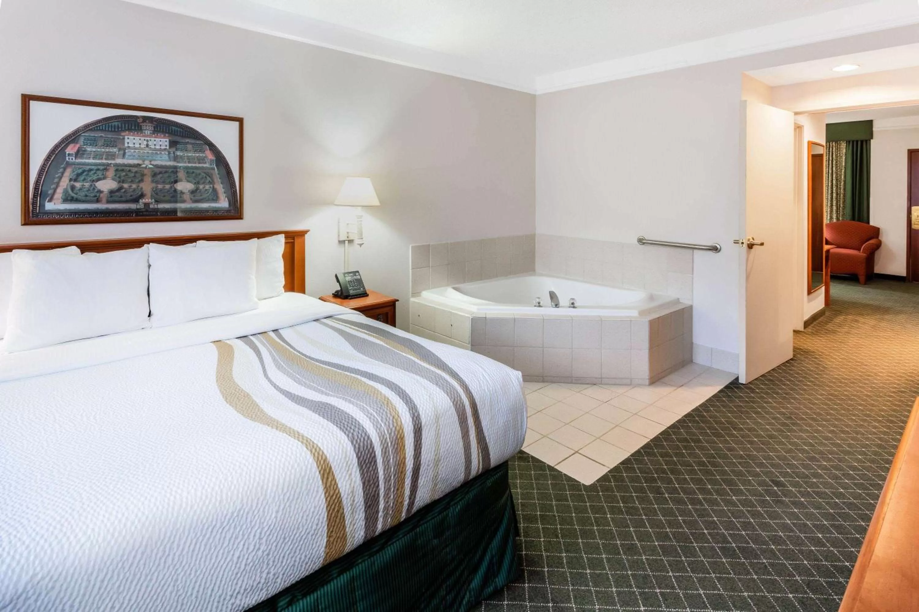 One-Bedroom Deluxe King Suite - Non-Smoking in La Quinta by Wyndham Madison American Center