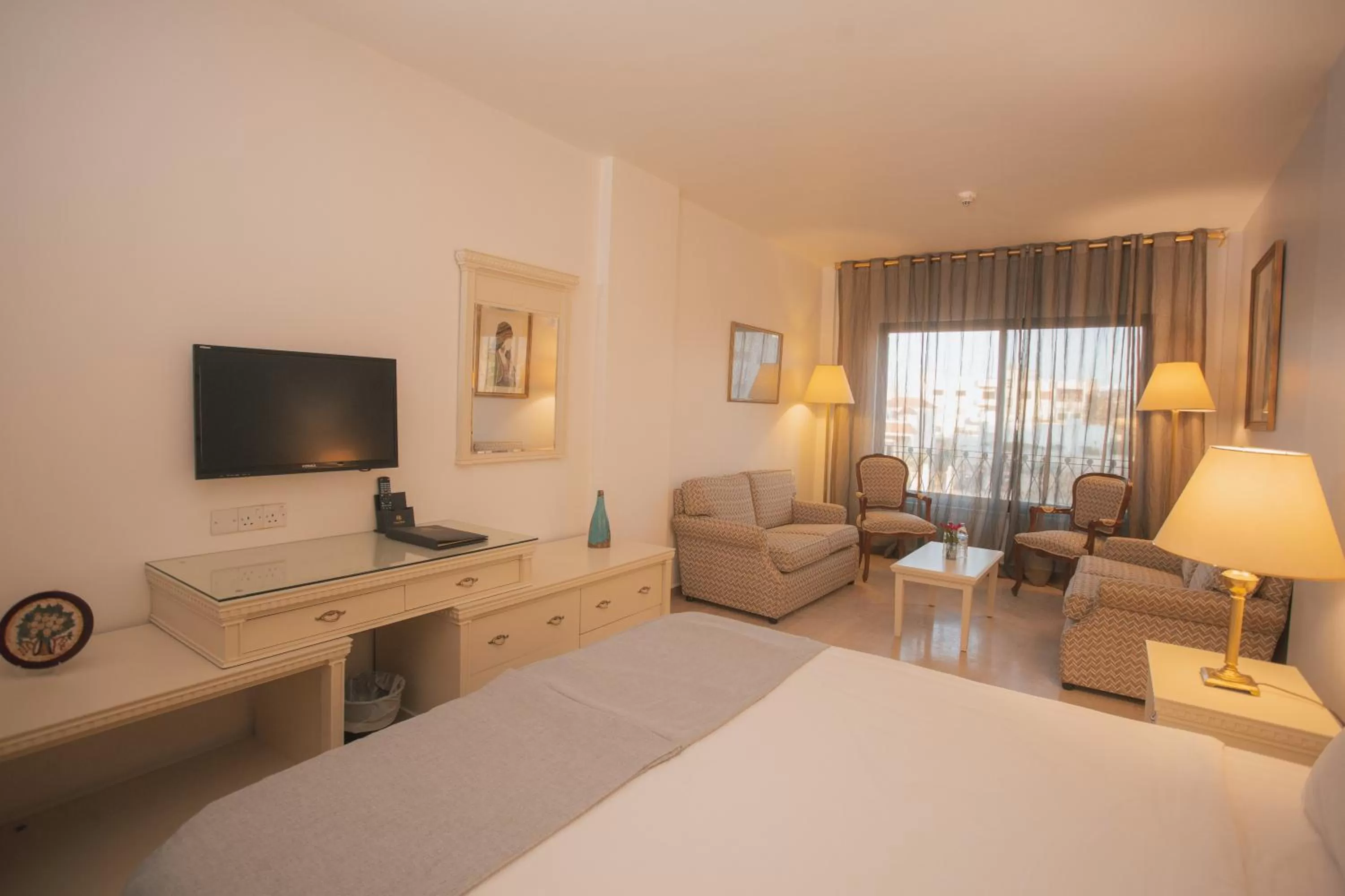 TV and multimedia, Bed in Grand Hotel Madaba