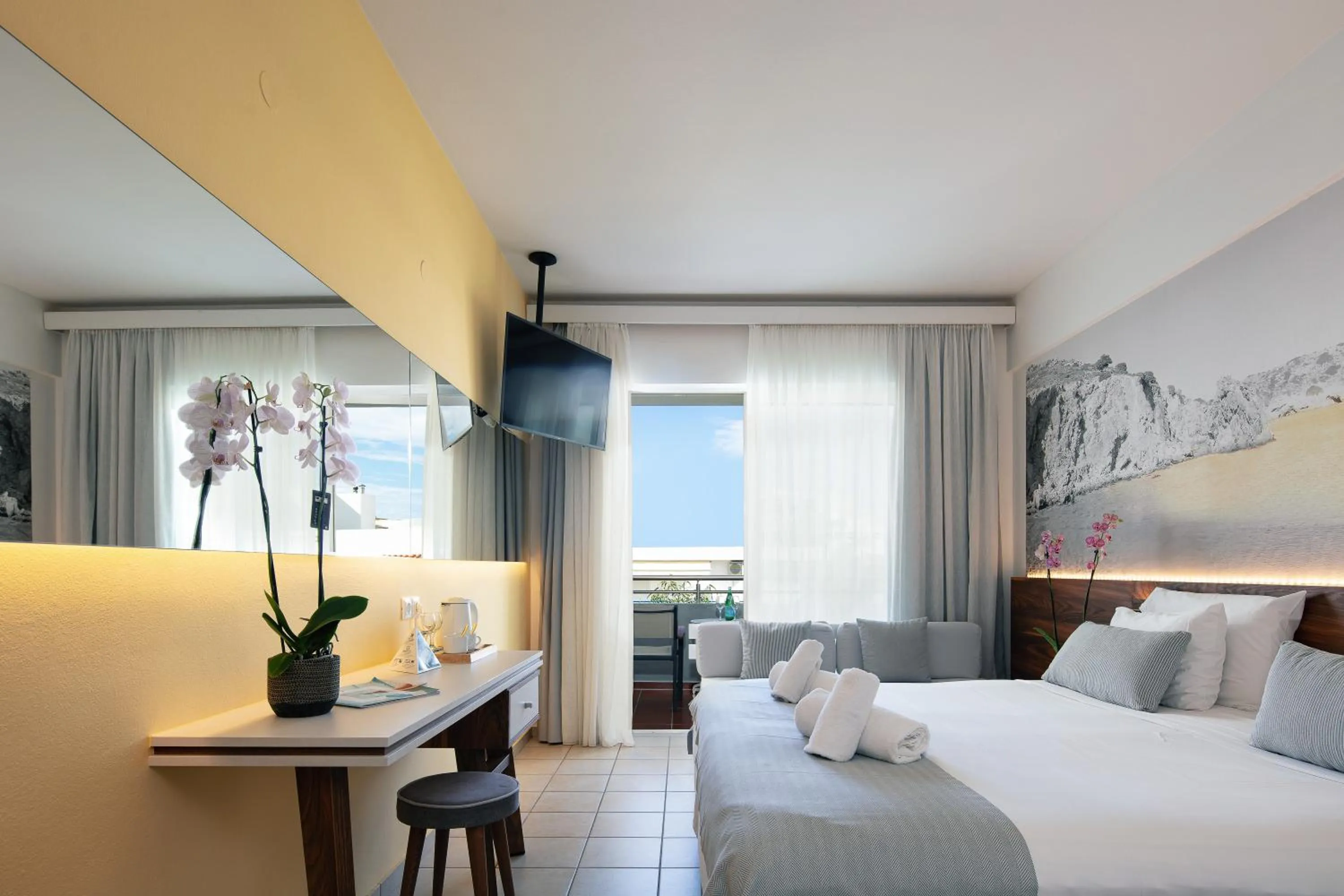 Photo of the whole room, Bed in Atrium Ambiance Hotel