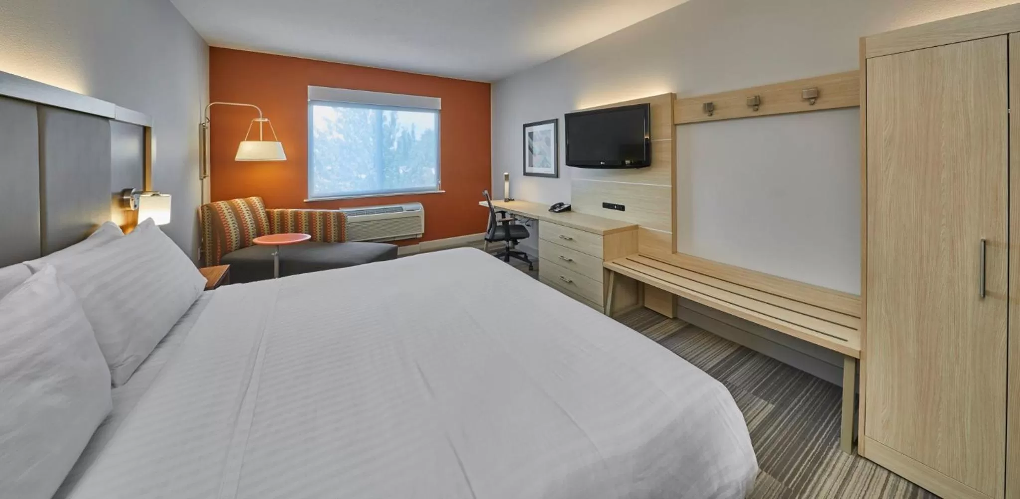 Photo of the whole room, Bed in Holiday Inn Express Hotel & Suites Medford-Central Point by IHG