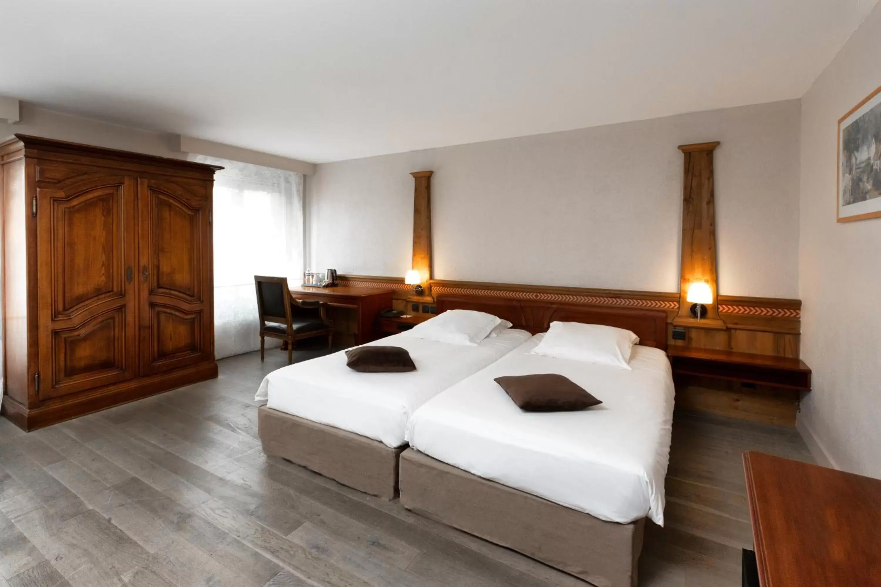 Superior Twin Room in Hôtel de l'Europe by HappyCulture Superior Twin Room in Hôtel de l'Europe by HappyCulture