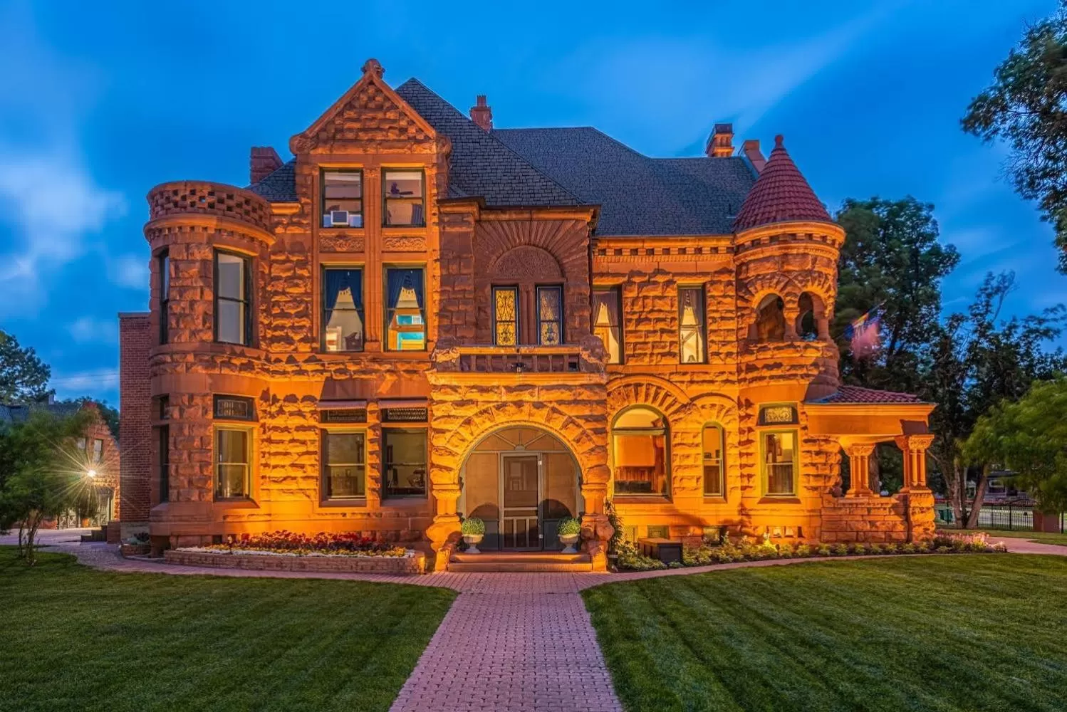 Property building in Orman Mansion - Pueblo's Most Luxurious Stay!