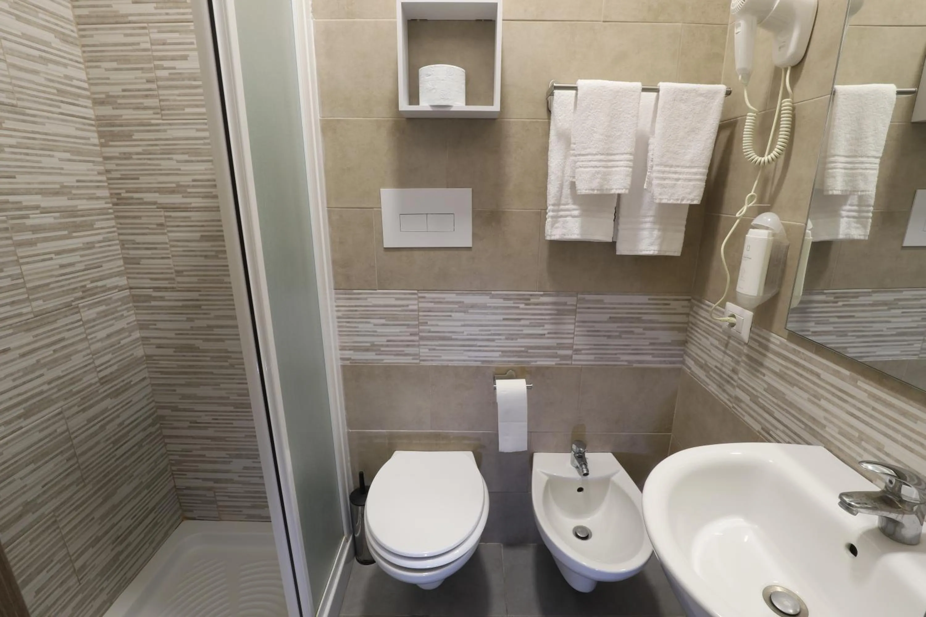 Bathroom in Albergo Leonardo Da Vinci