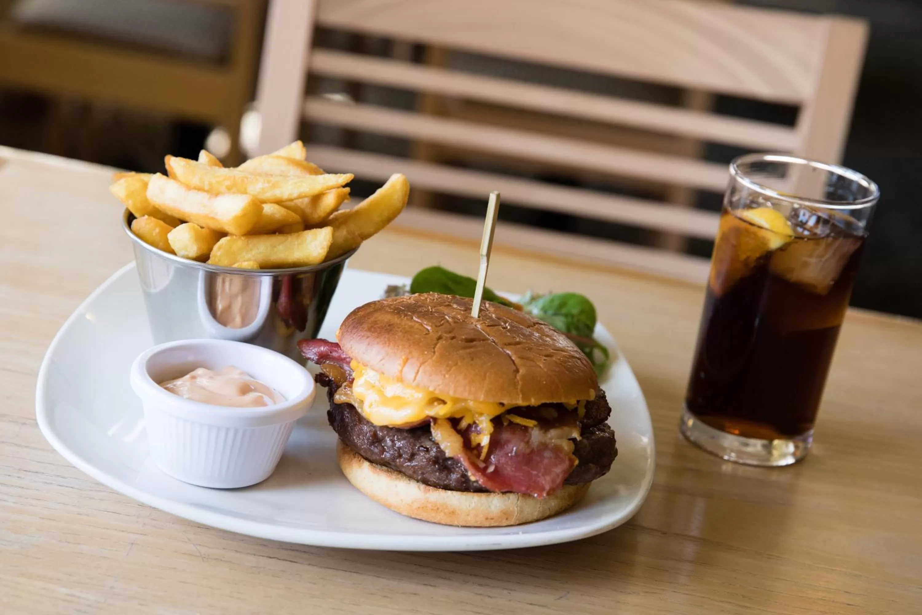 Restaurant/places to eat in Cliffs Hotel