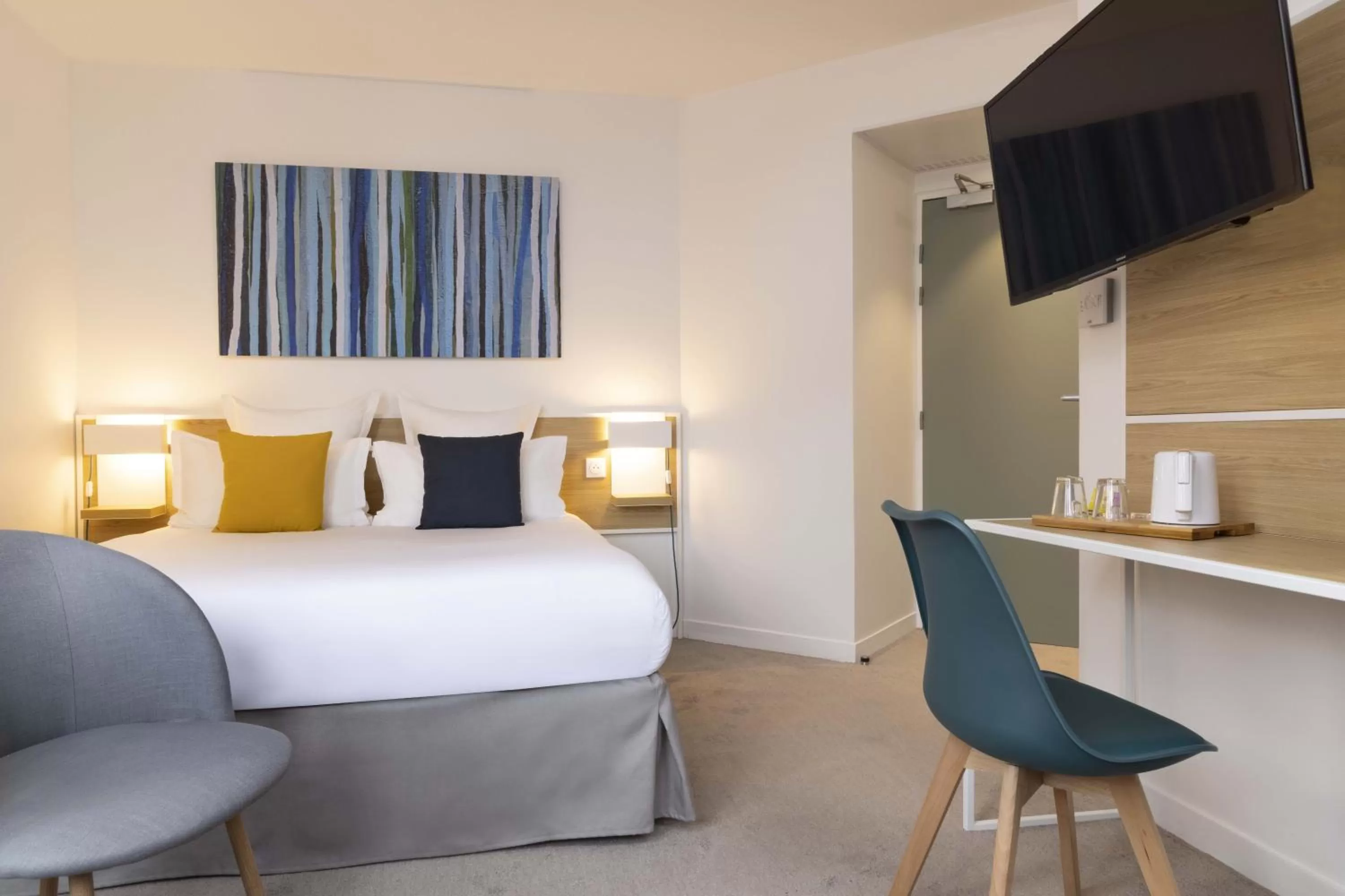 Photo of the whole room, Bed in Hotel Paris Louis Blanc