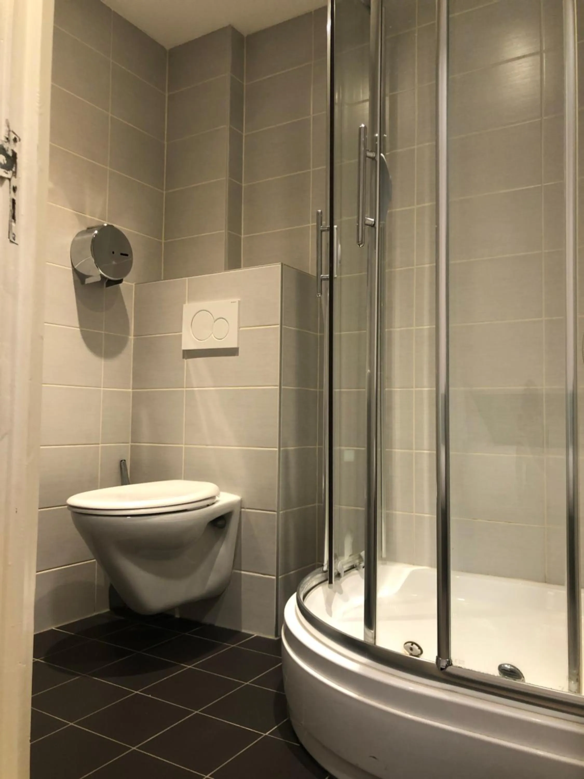 Bathroom in Hotel Damrak Inn