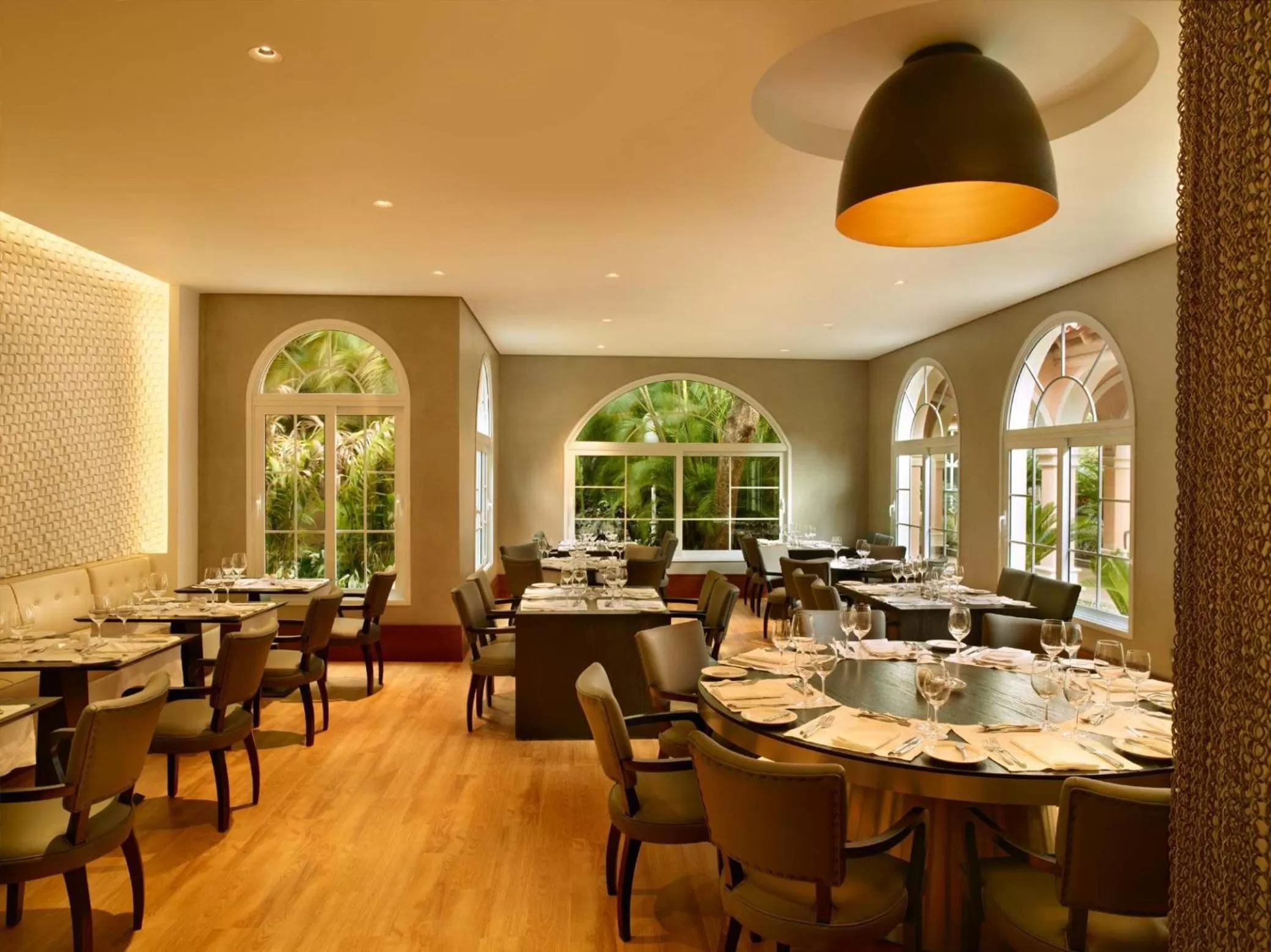 Restaurant/places to eat in Royal Palm Plaza Resort