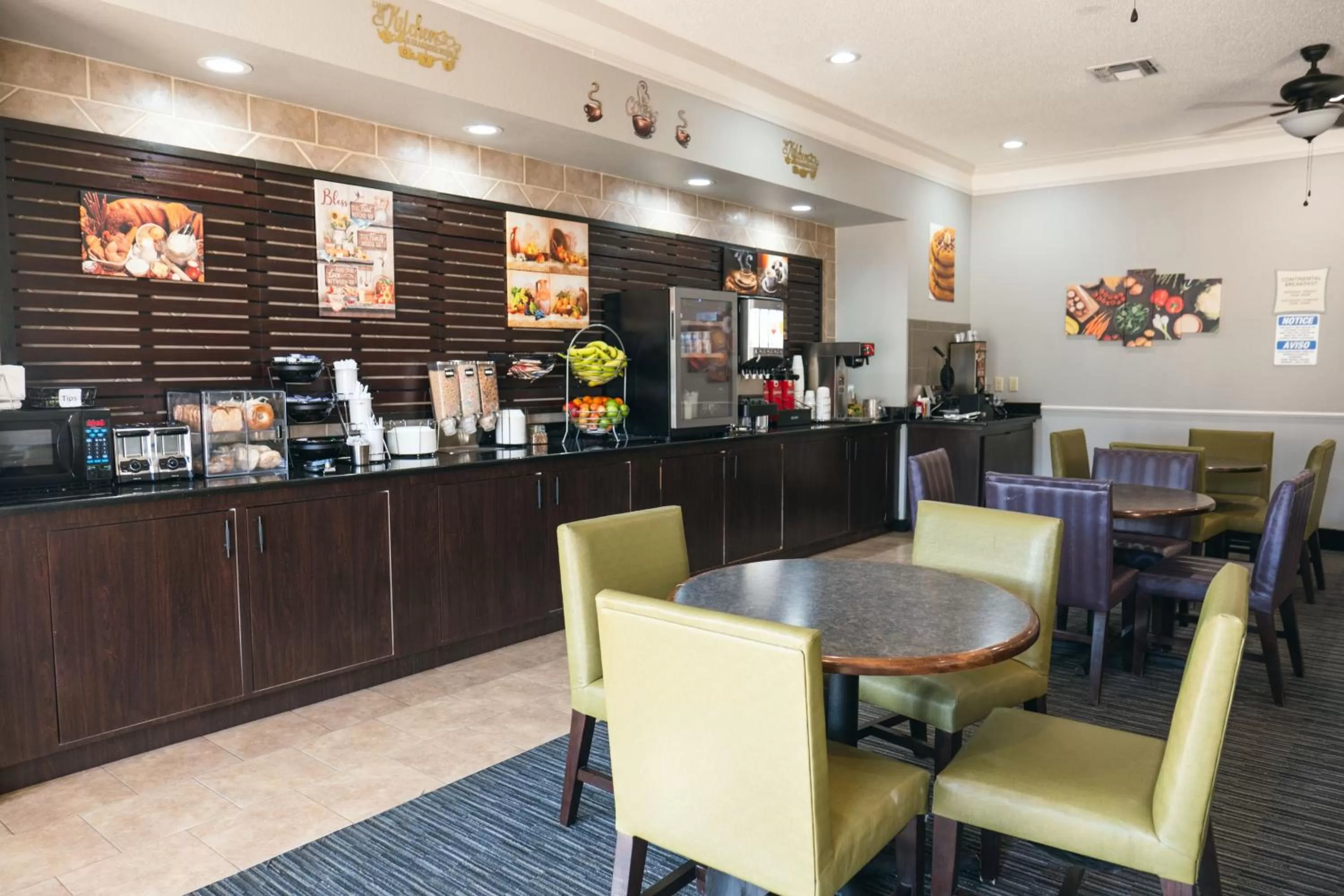 Restaurant/Places to Eat in BAYMONT BY WYNDHAM