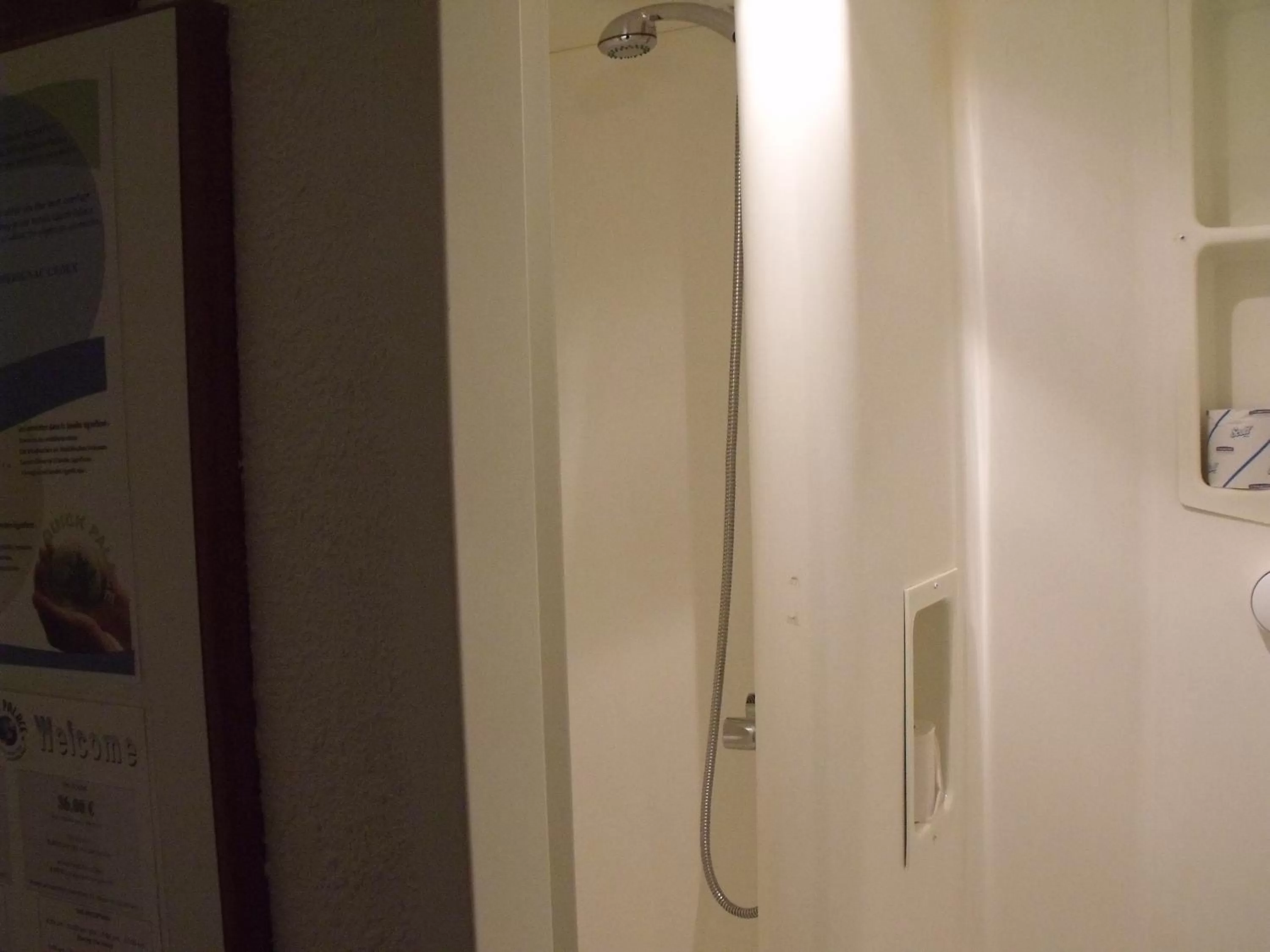 Bathroom in Quick Palace Auxerre