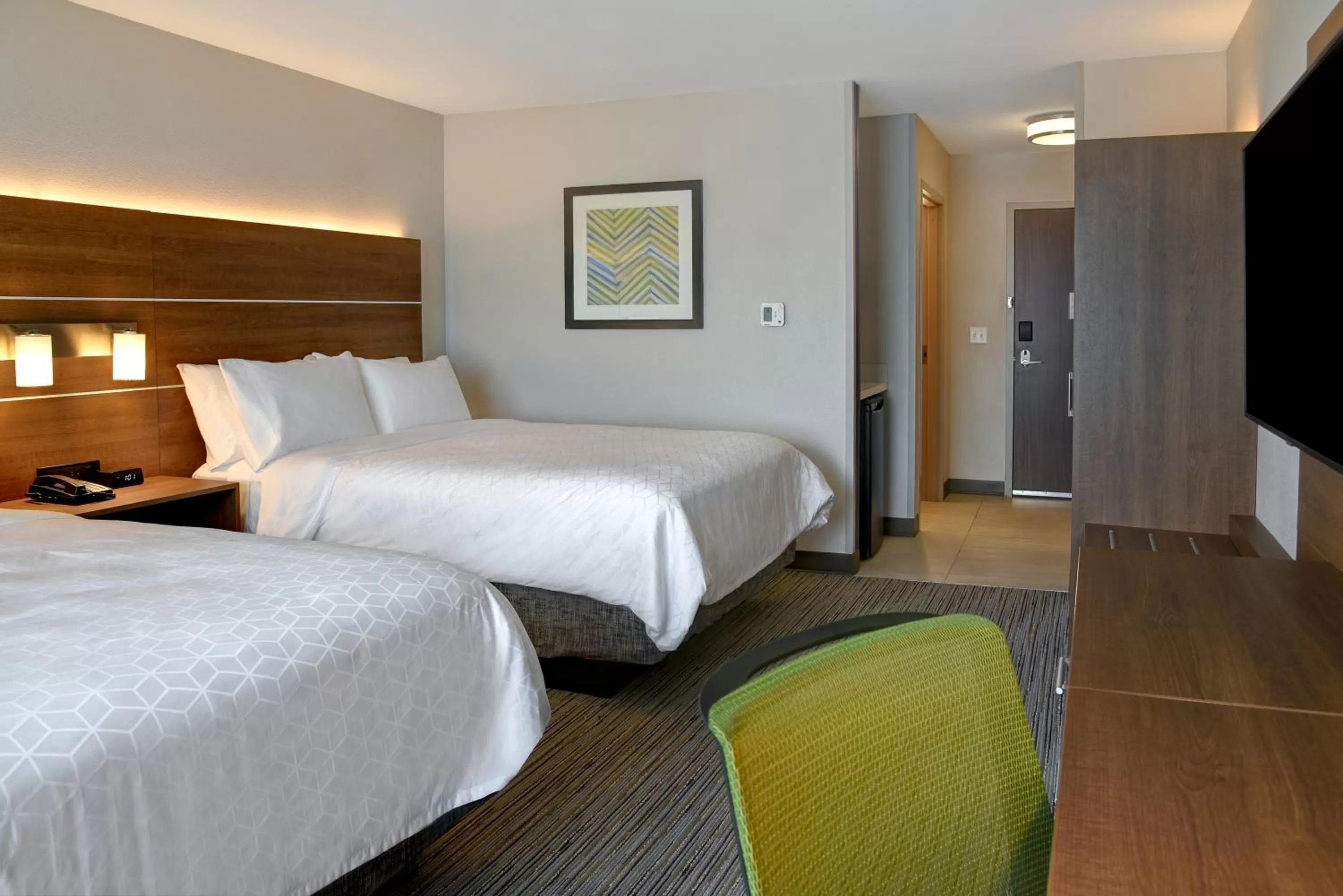 Bed in Holiday Inn Express & Suites - Ottawa by IHG
