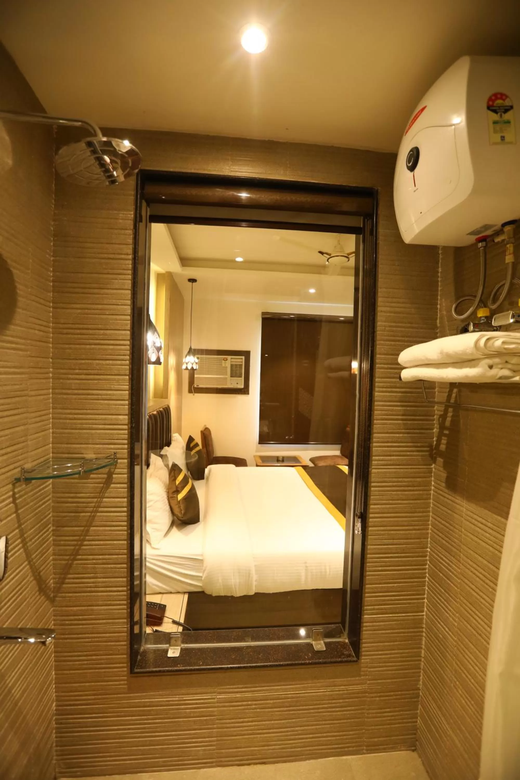 Bathroom, Bed in Hotel D SilverLeaf