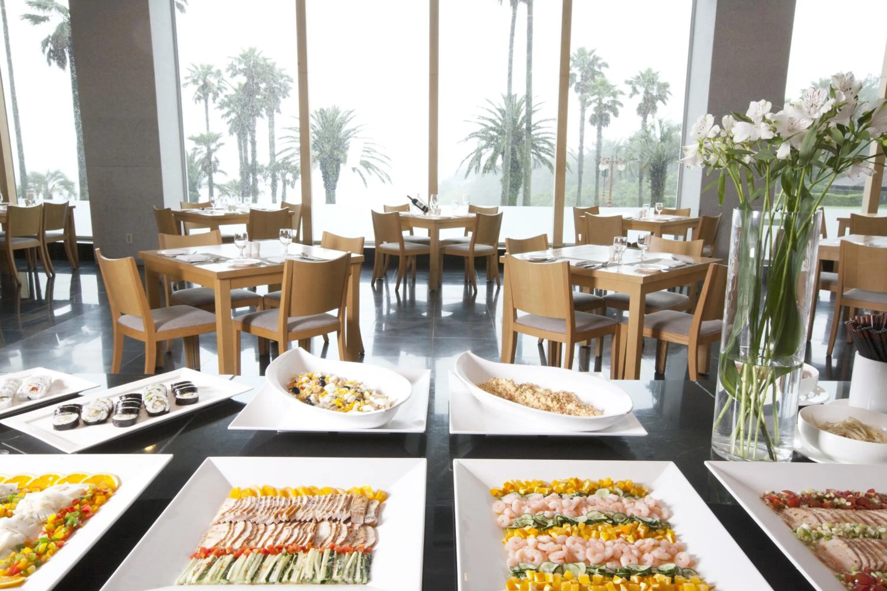 Dining area in Seogwipo KAL Hotel