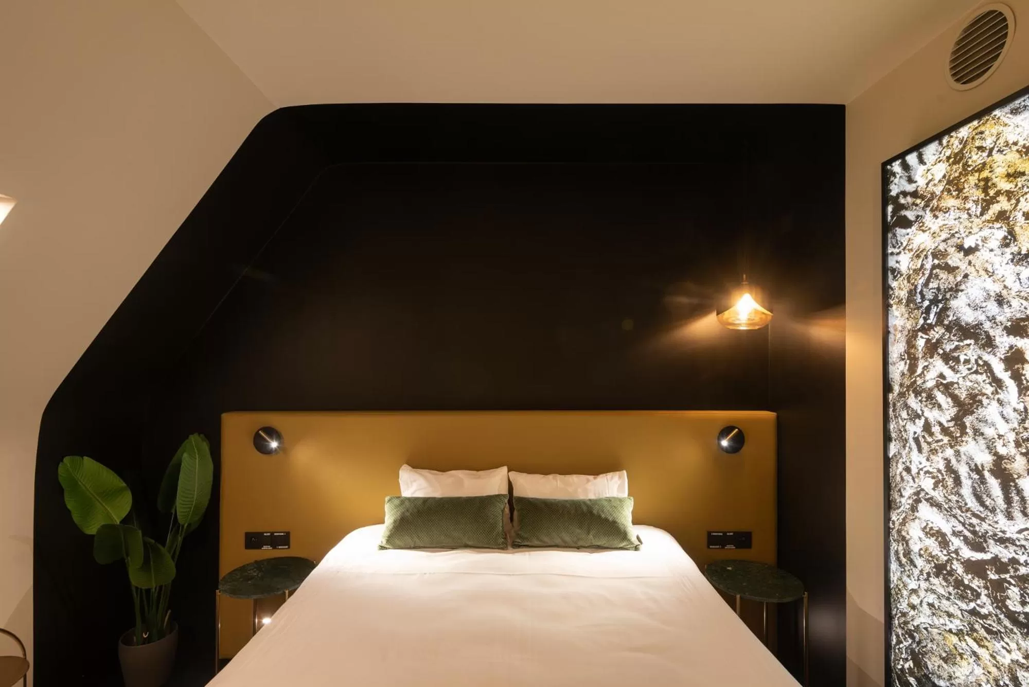 Bedroom, Bed in Ariane Hotel