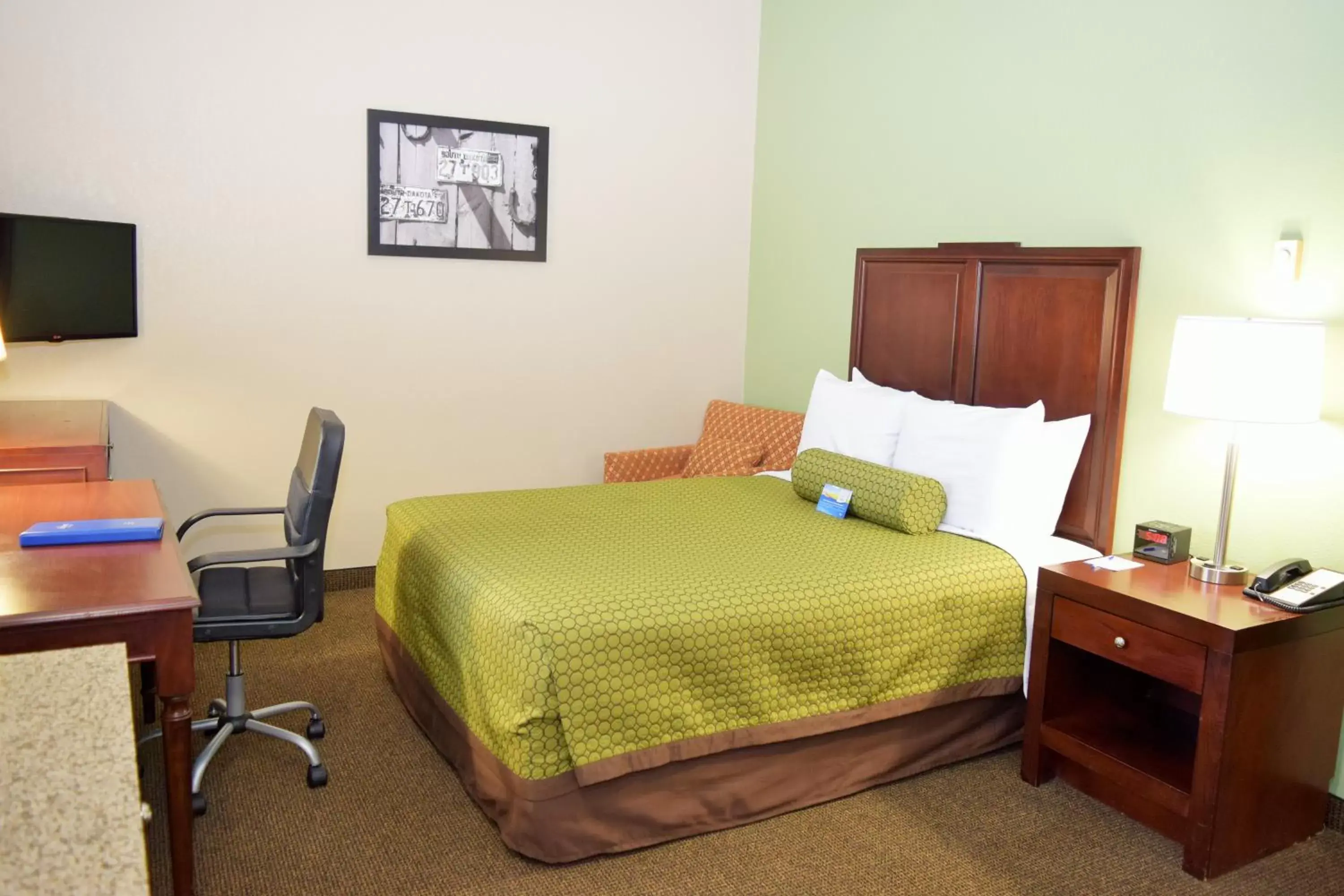 Queen Room - Non-Smoking in Baymont by Wyndham Pierre Queen Room - Non-Smoking in Baymont by Wyndham Pierre