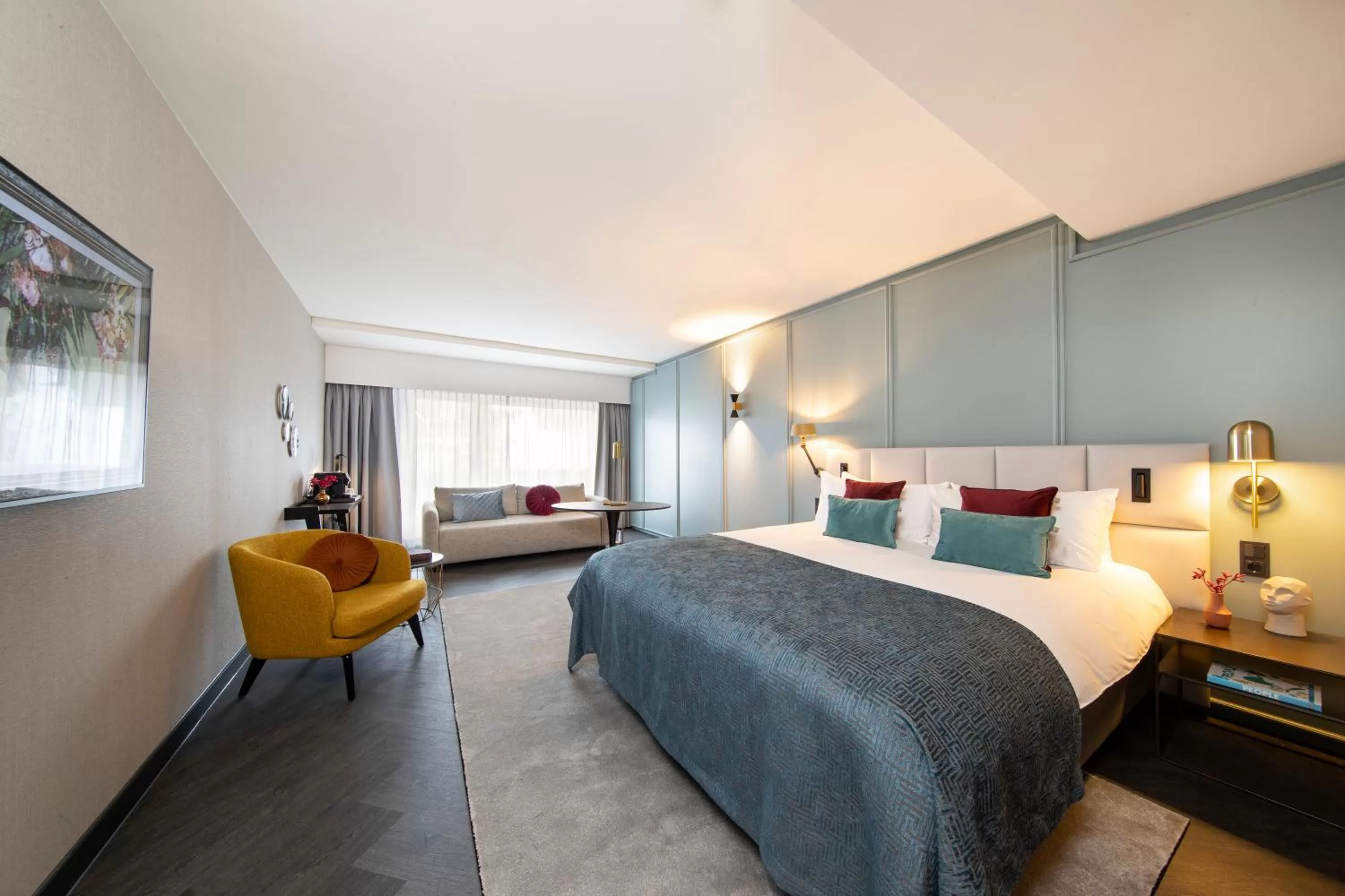 Photo of the whole room, Bed in Bilderberg Hotel De Keizerskroon