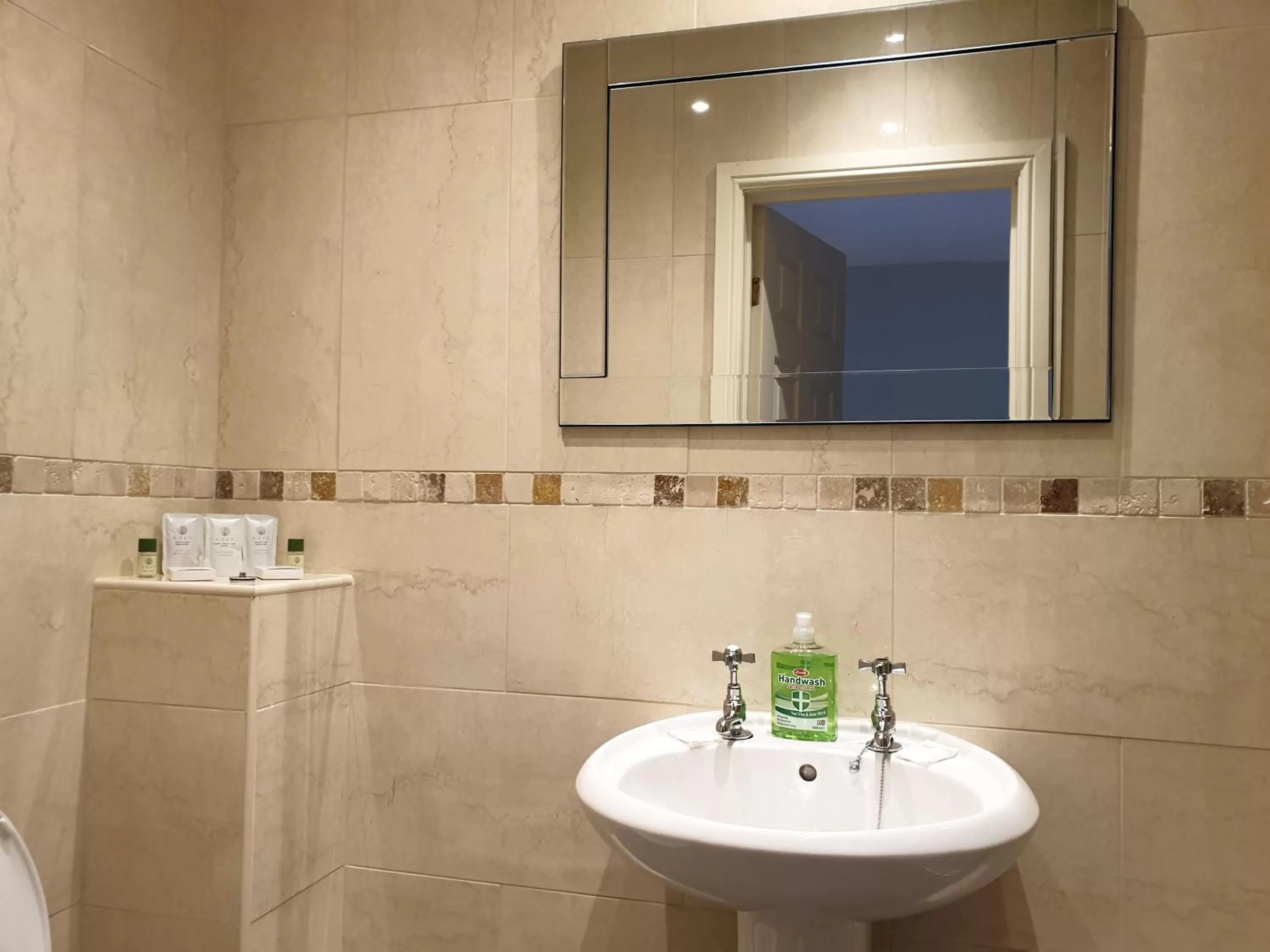 Bathroom in New Inn Appletreewick