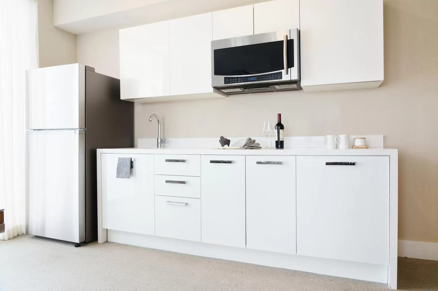 Kitchen or kitchenette in The Altair Bay Harbor Hotel
