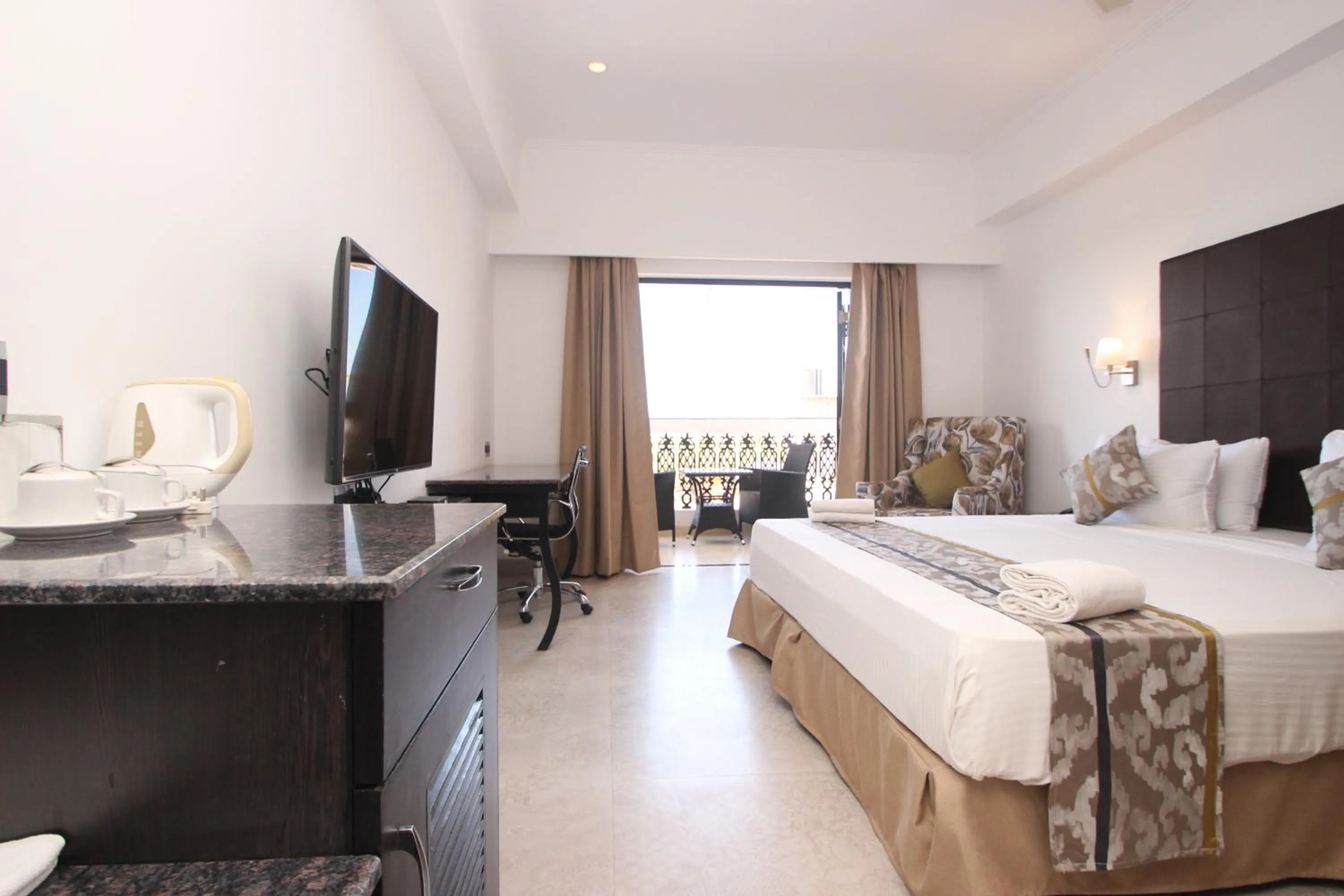 Sea view, Bed in Silver Sands Serenity Resort, Candolim