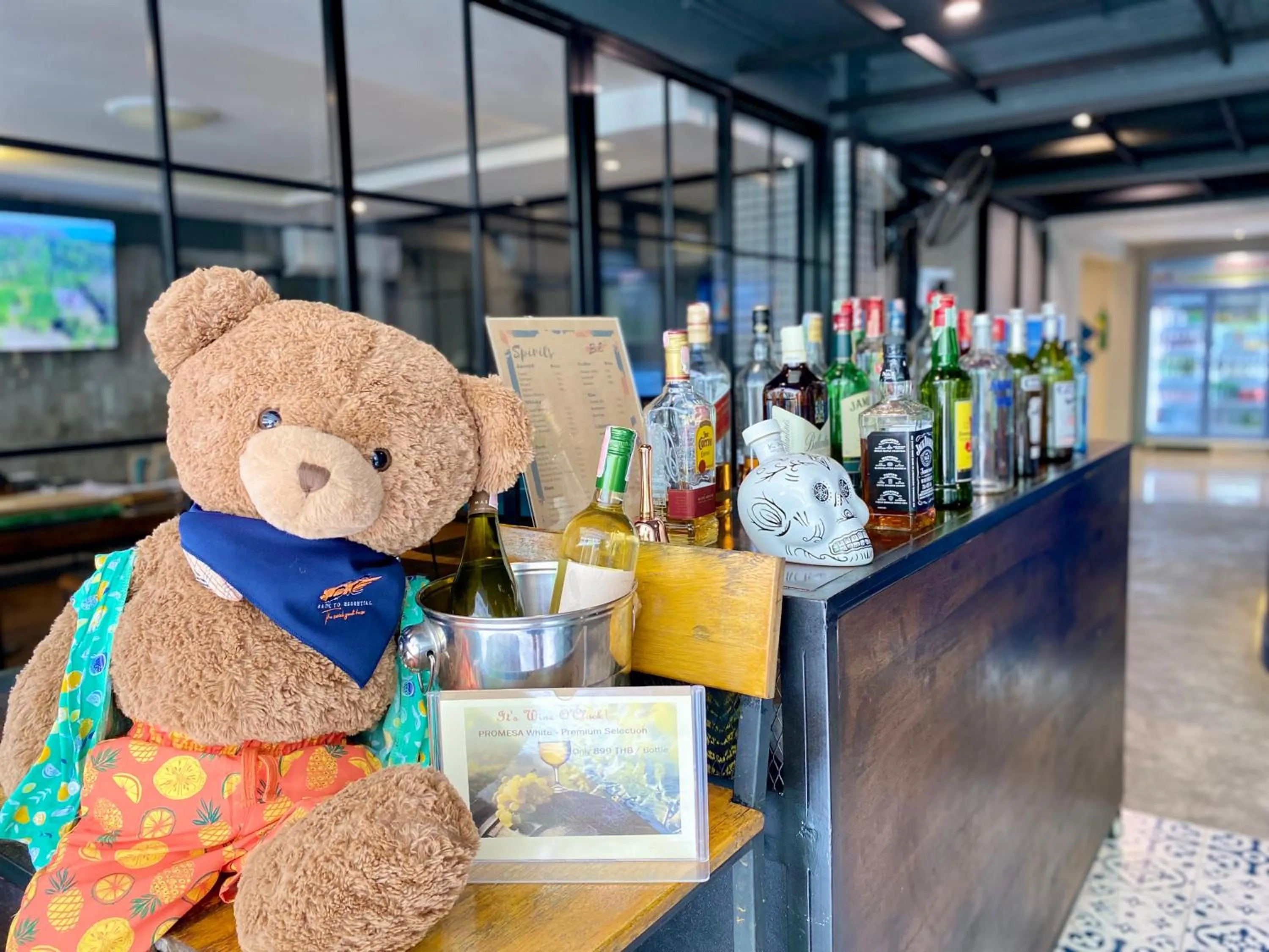 Lounge or bar in BH Baan Paradise Hotel Patong