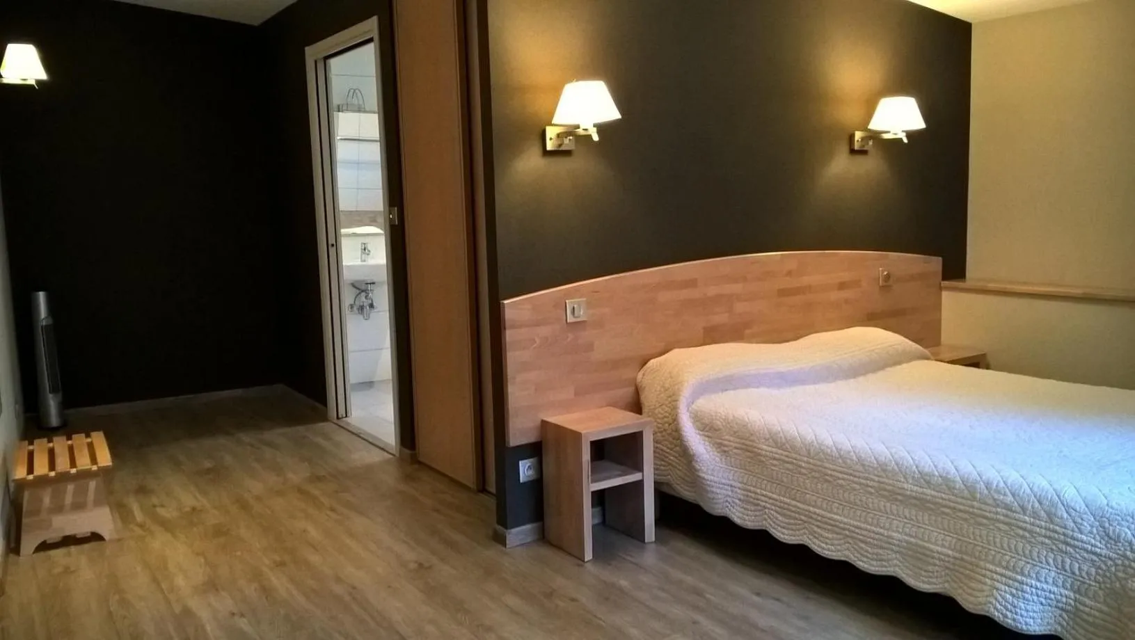 Bed in Hôtel la Guimbarde