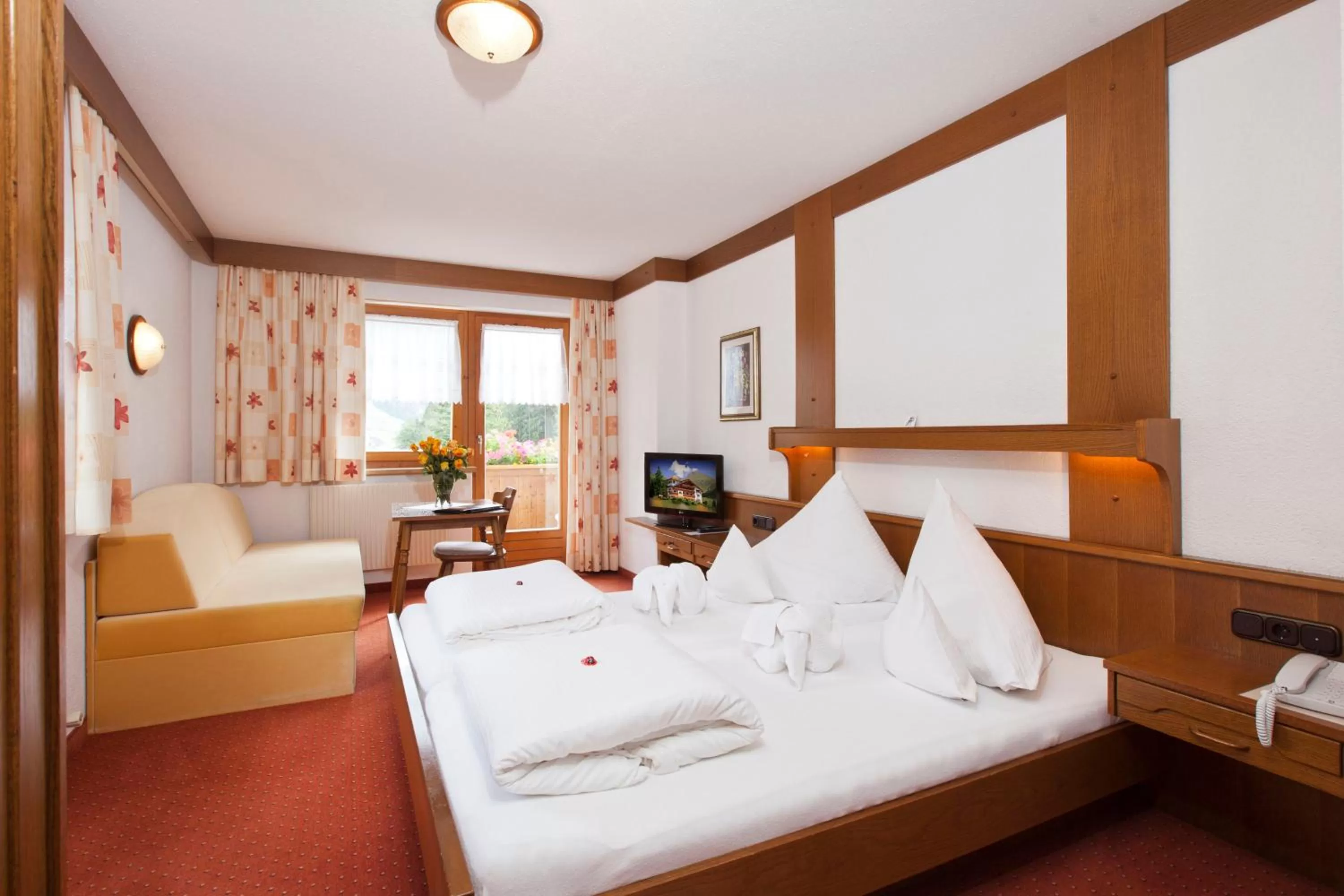 Day, Bed in Alpengasthof Norbertshöhe Superior