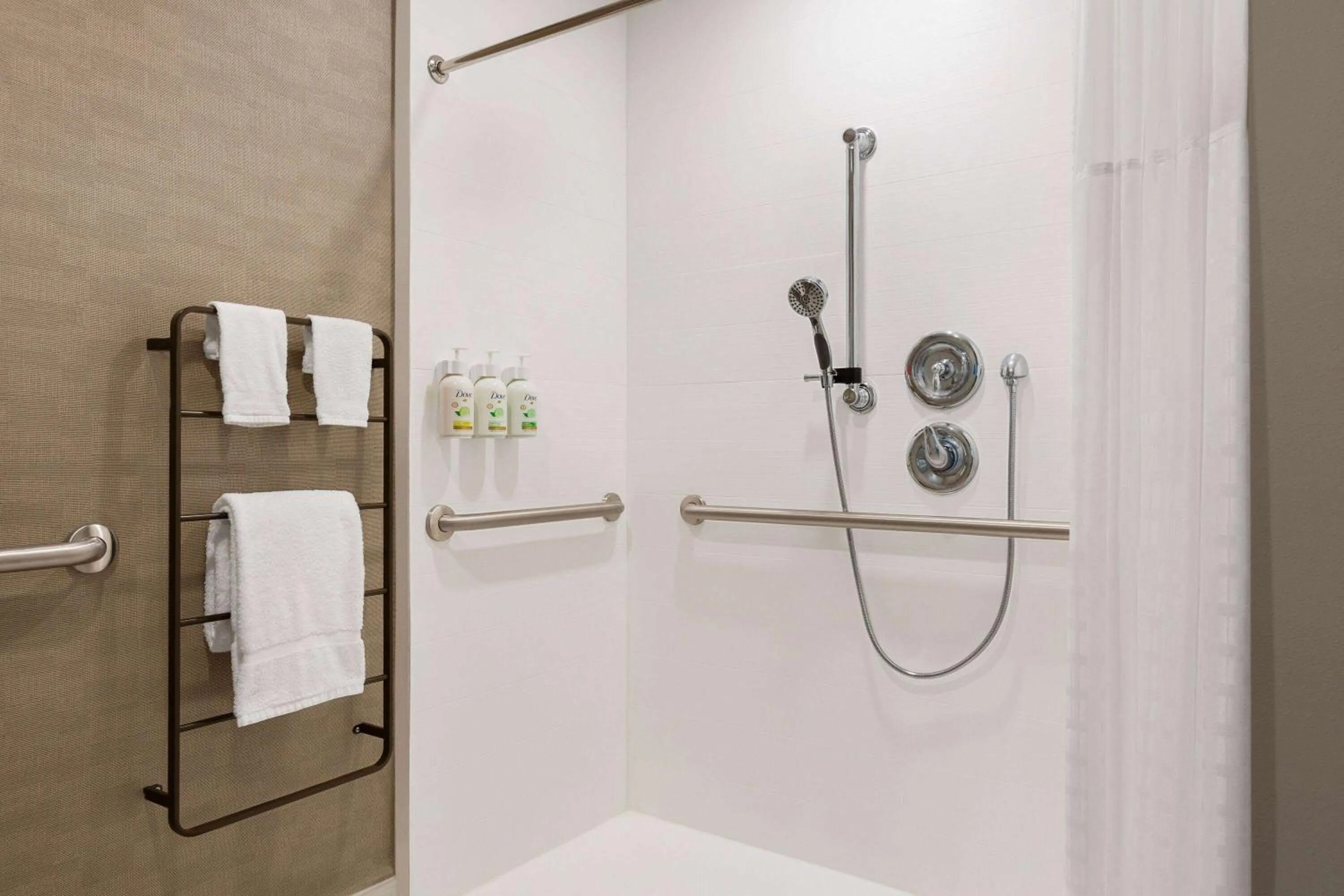 Shower in La Quinta Inn by Wyndham Columbia NE Fort Jackson