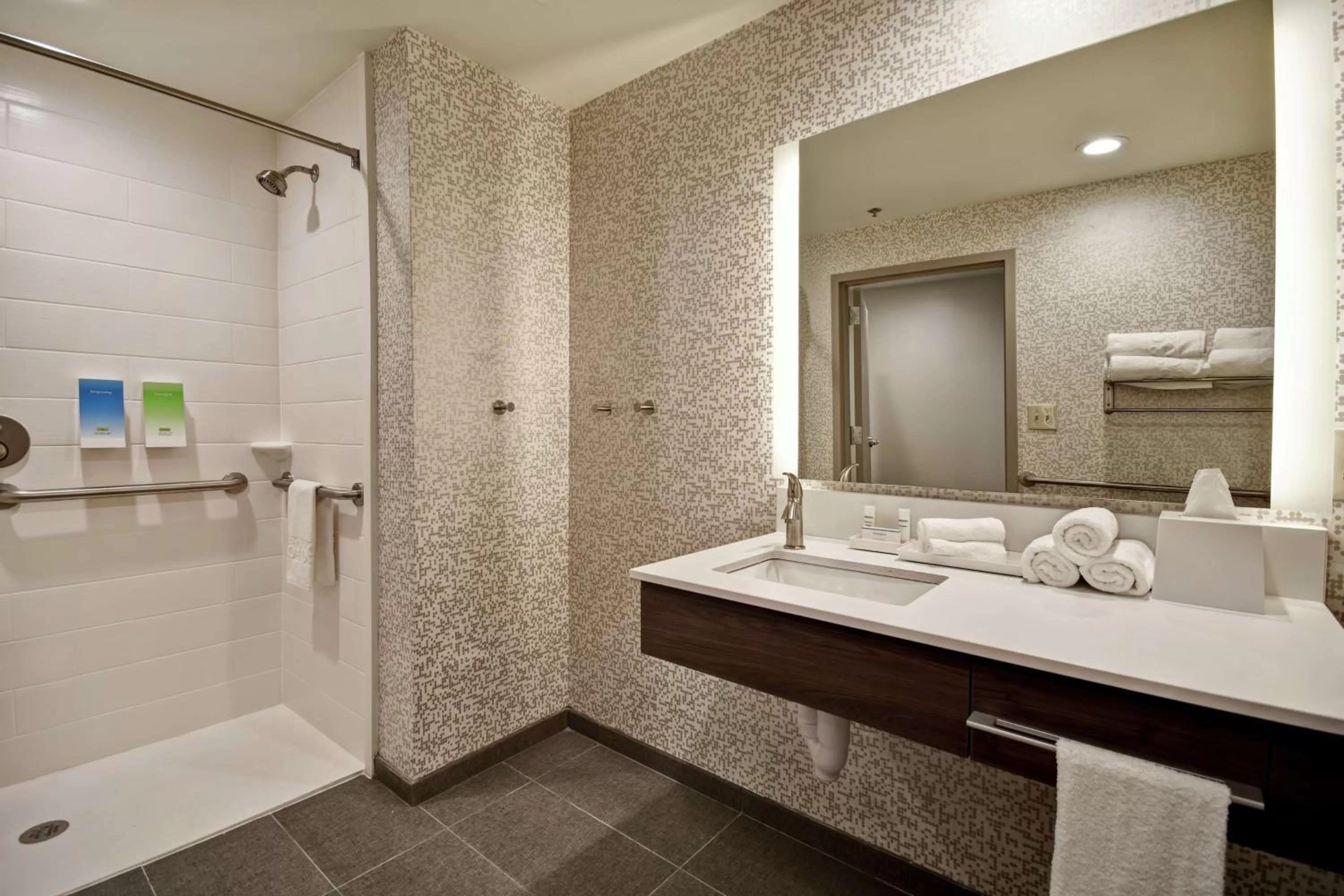 Bathroom in Home2 Suites By Hilton Birmingham/Fultondale, Al