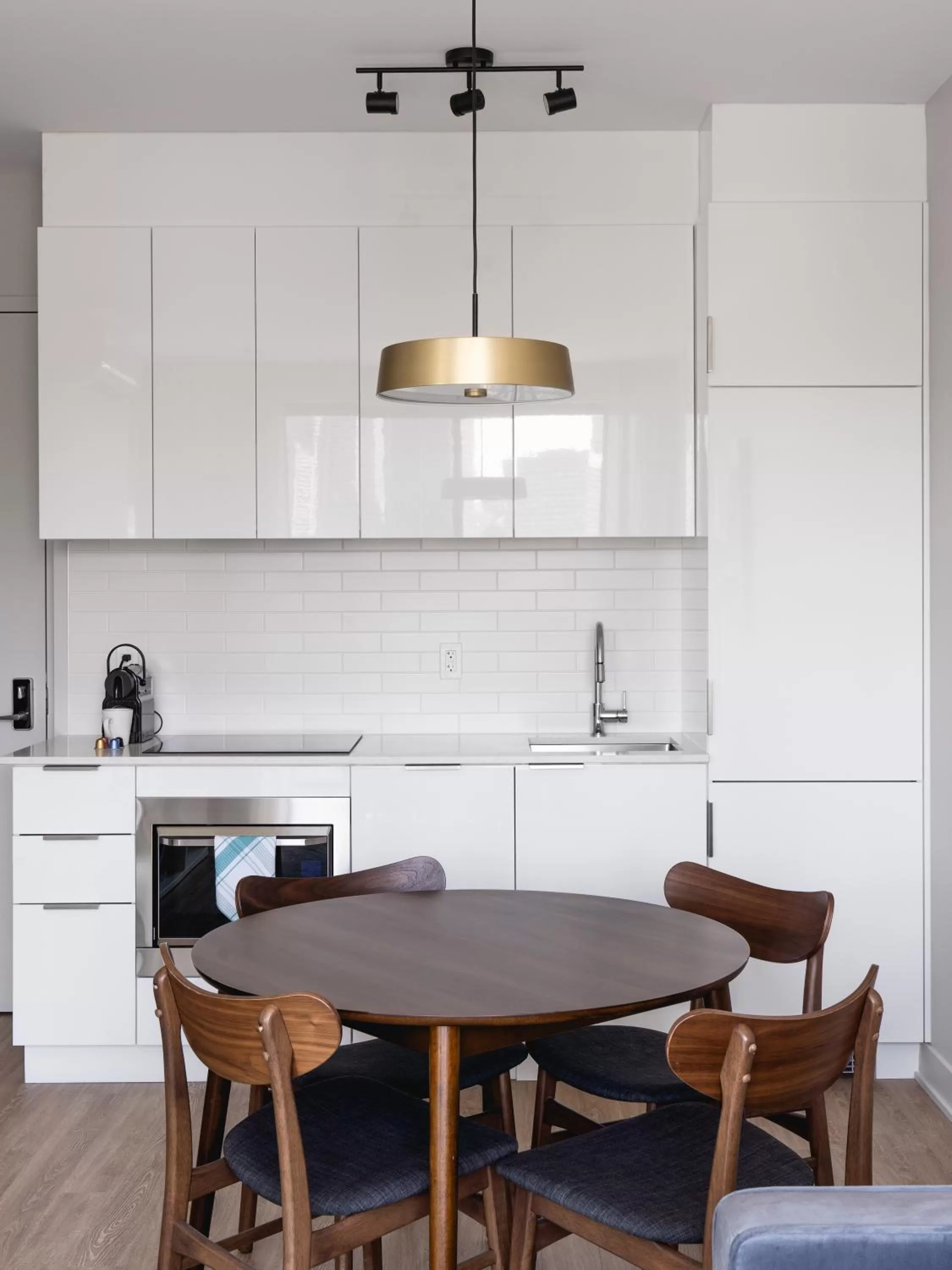 One-Bedroom Apartment with Balcony in Griffintown Hôtel