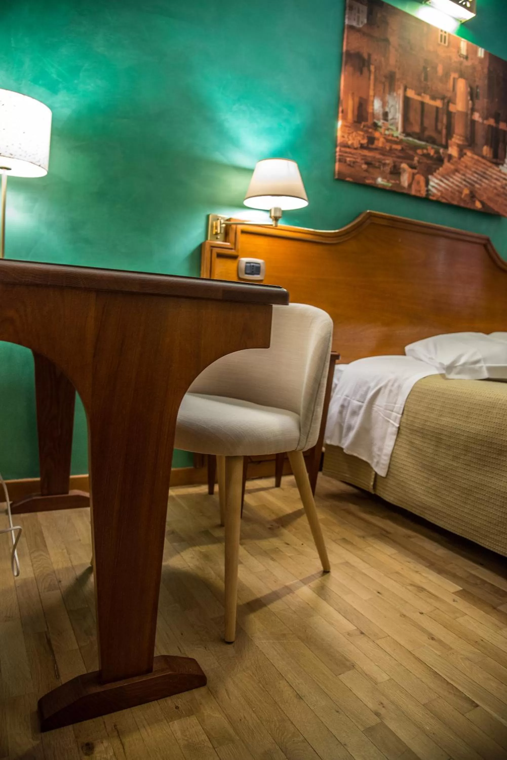 Seating area, Bed in Hotel Kent