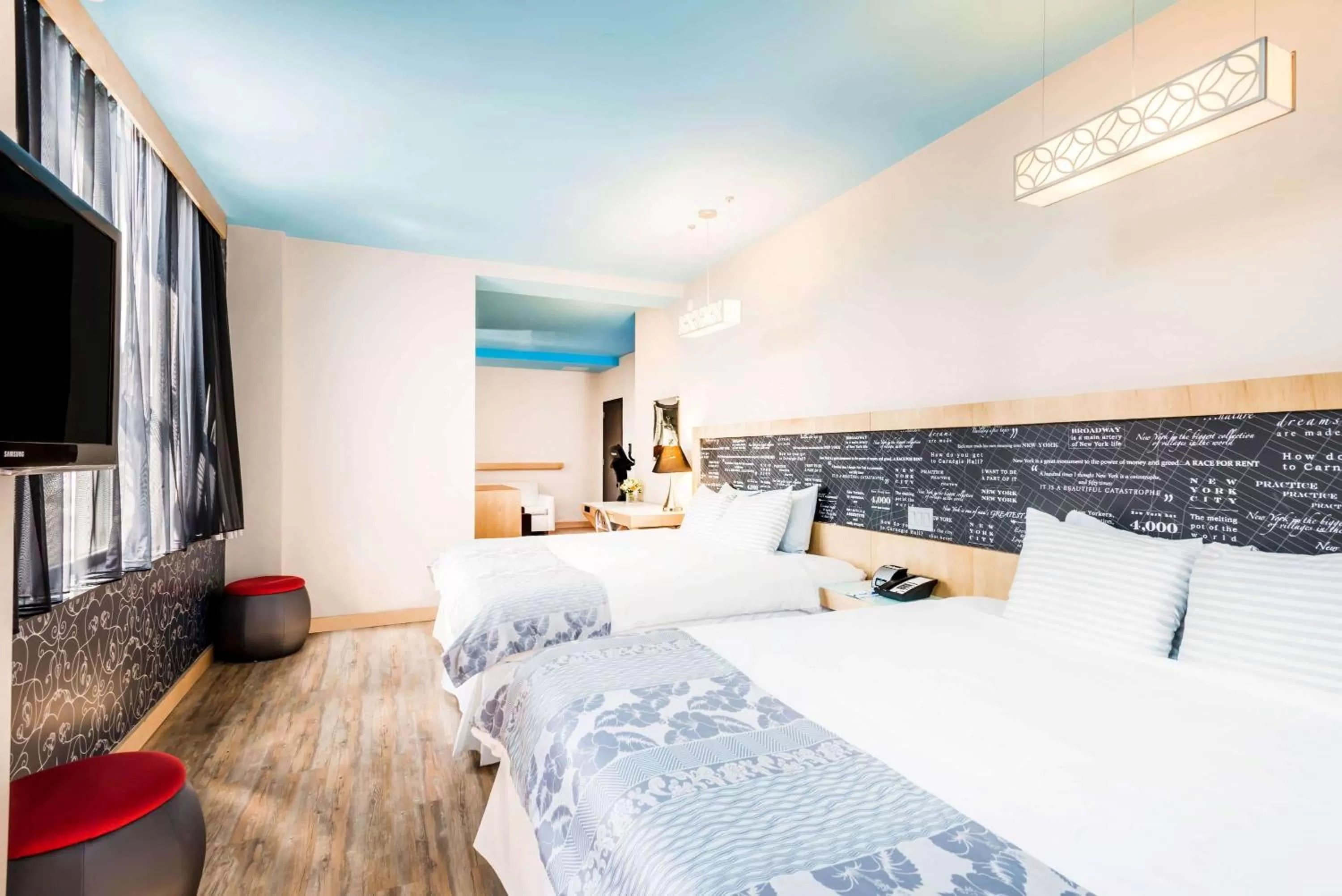 Photo of the whole room, Bed in TRYP by Wyndham New York City Times Square - Midtown