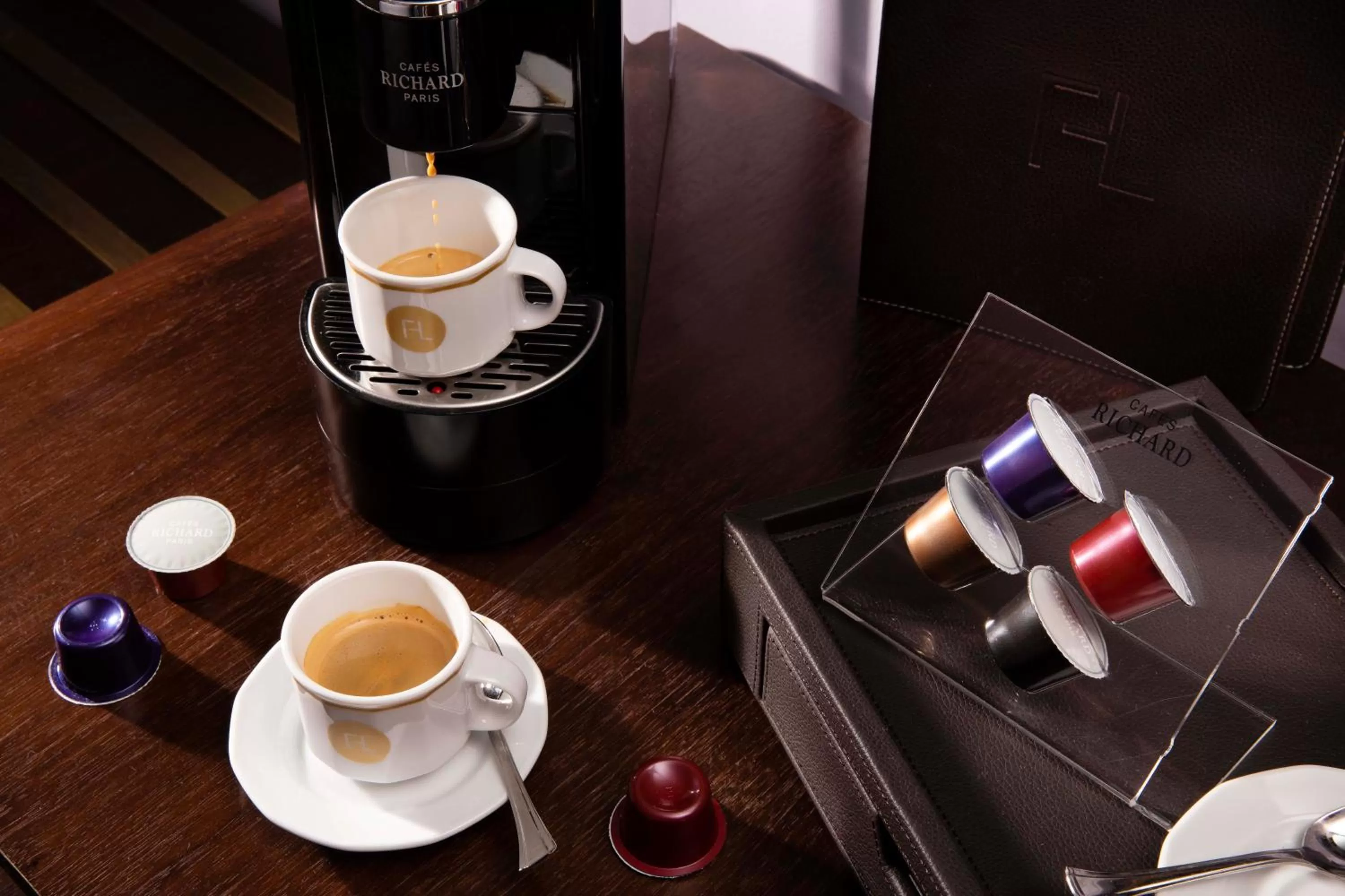 Coffee/tea facilities in Hotel Maison FL