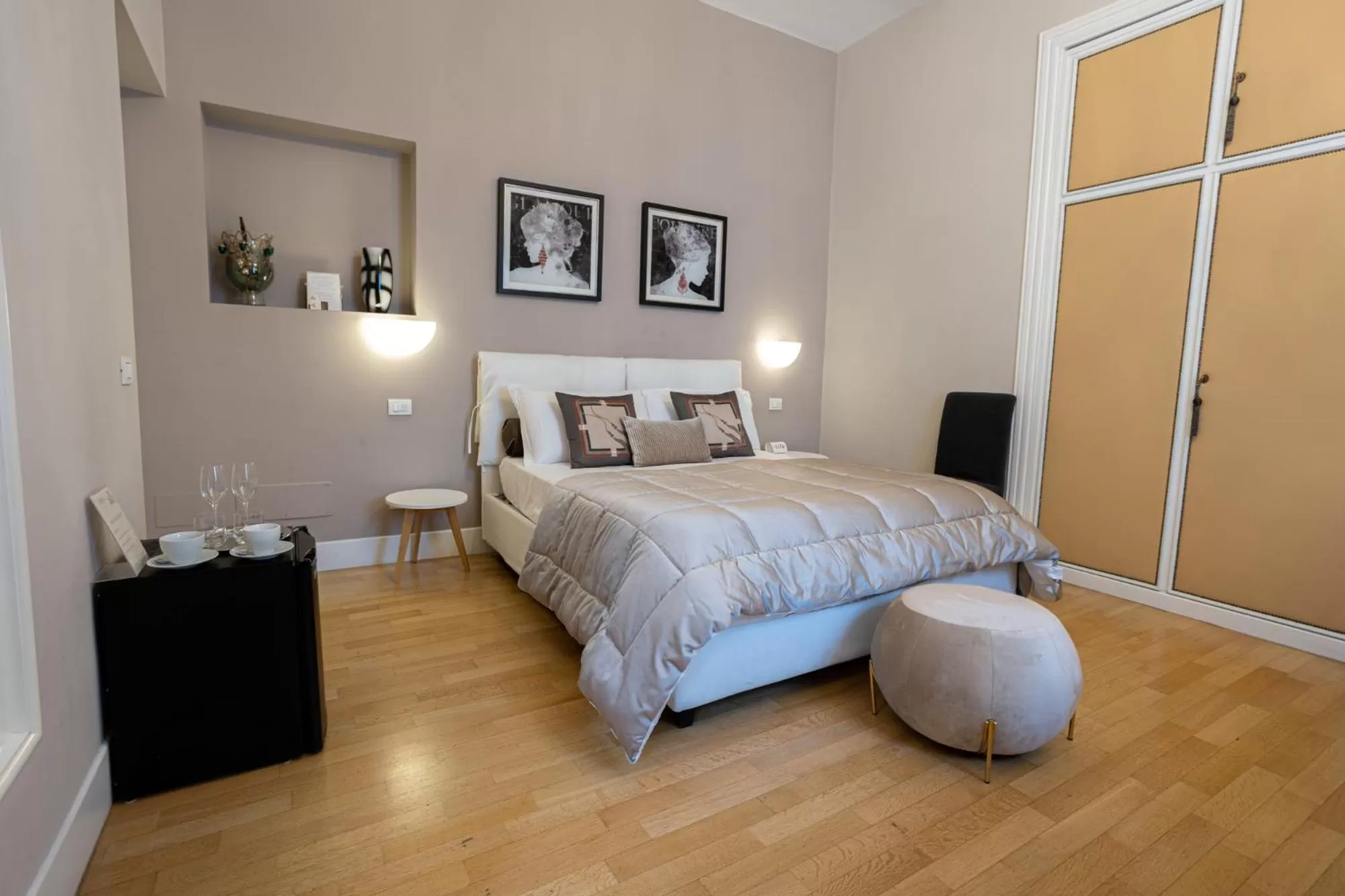 Bedroom, Bed in Cardilli Luxury Rooms