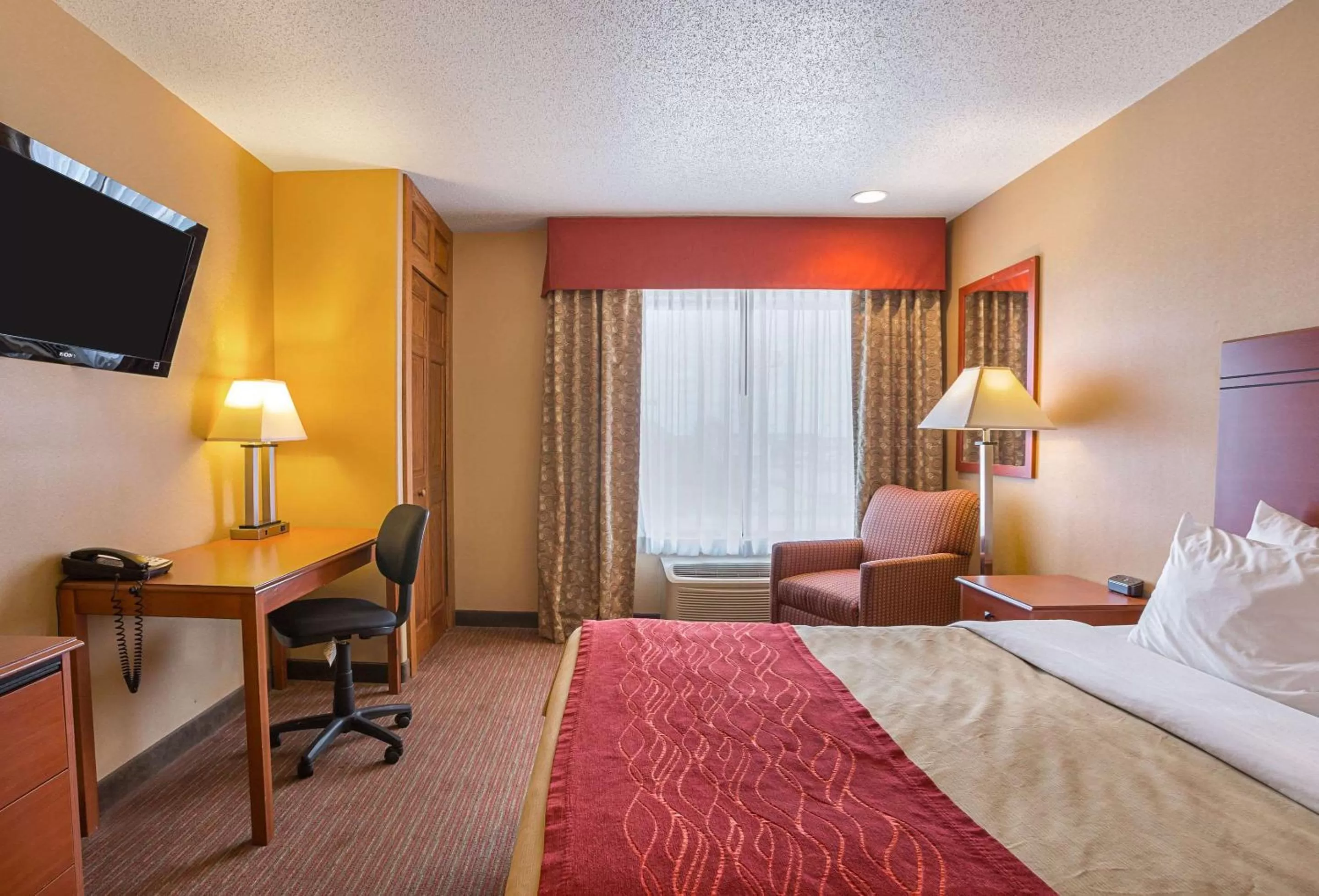 Photo of the whole room, Bed in Quality Inn York