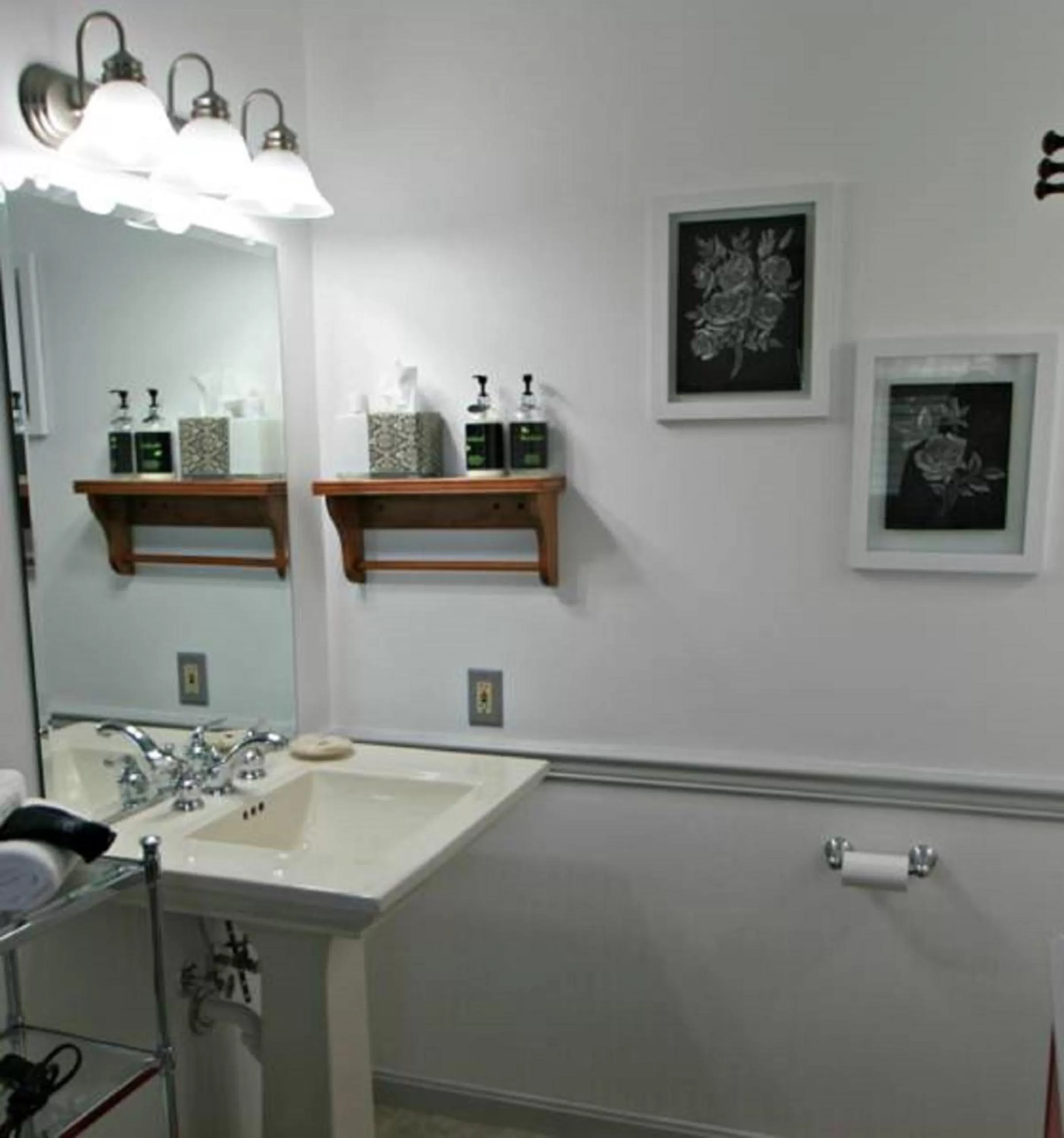 Bathroom in Carriage Corner Bed & Breakfast