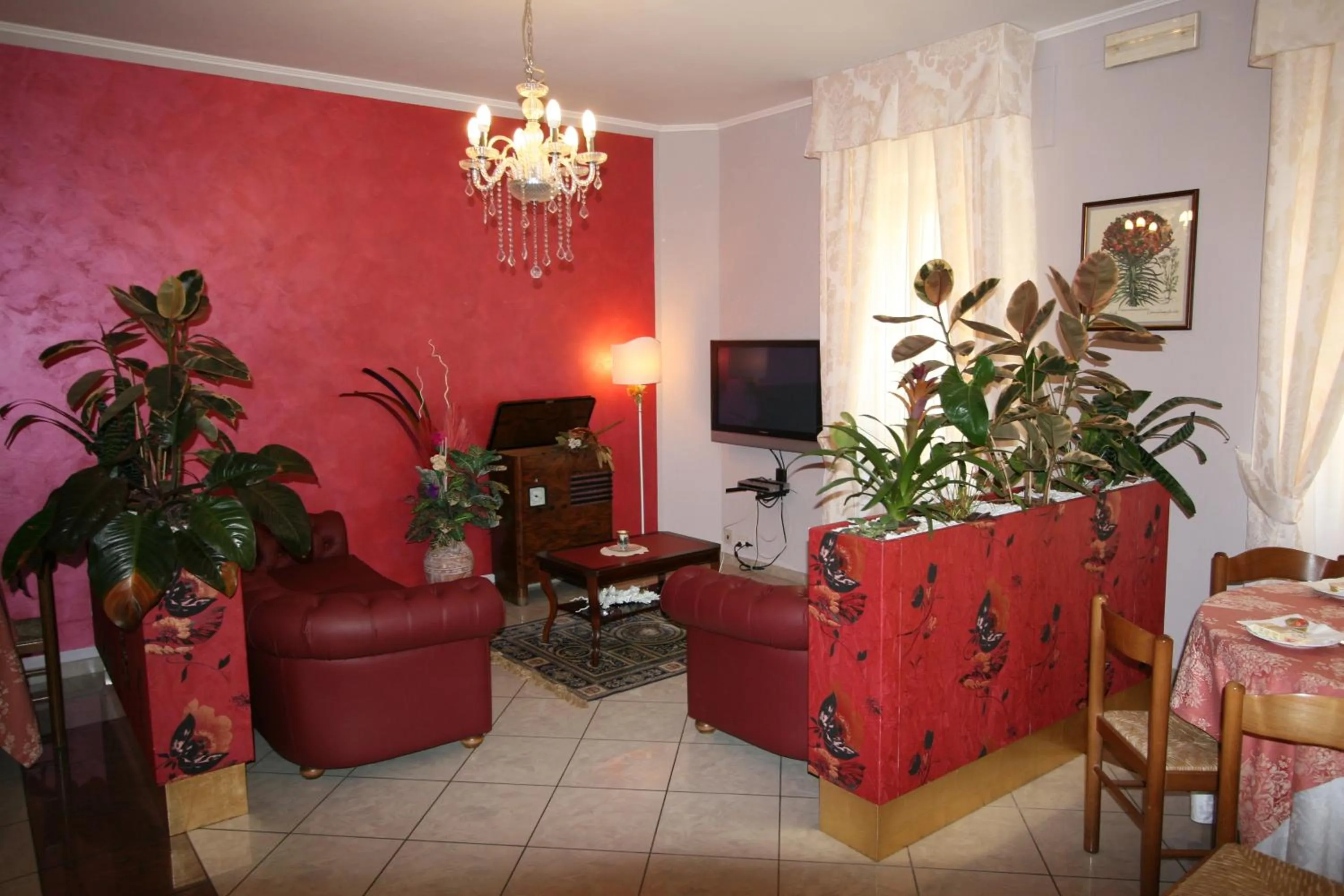 TV and multimedia in Hotel La Meridiana