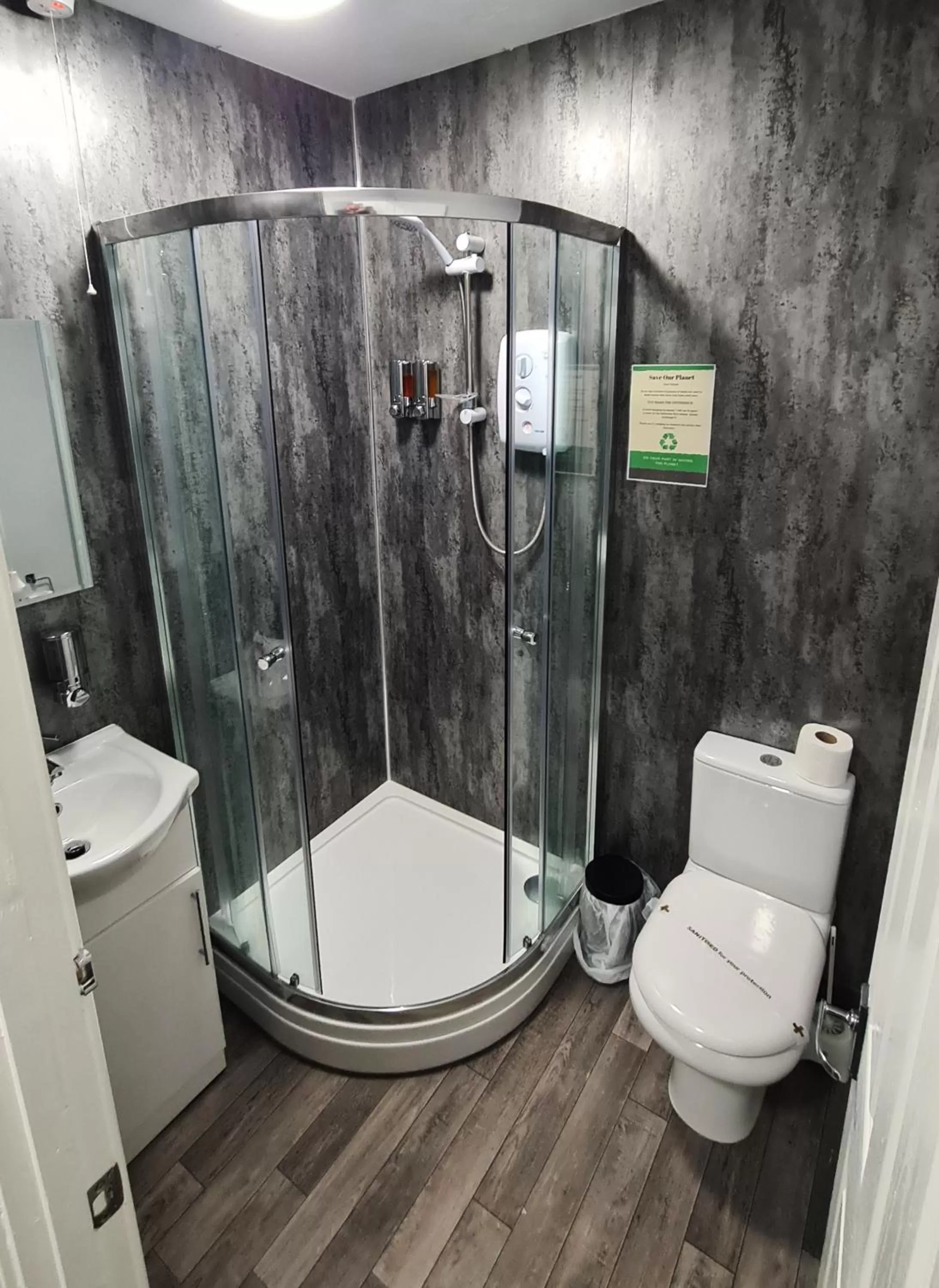 Bathroom in The Albert Hotel