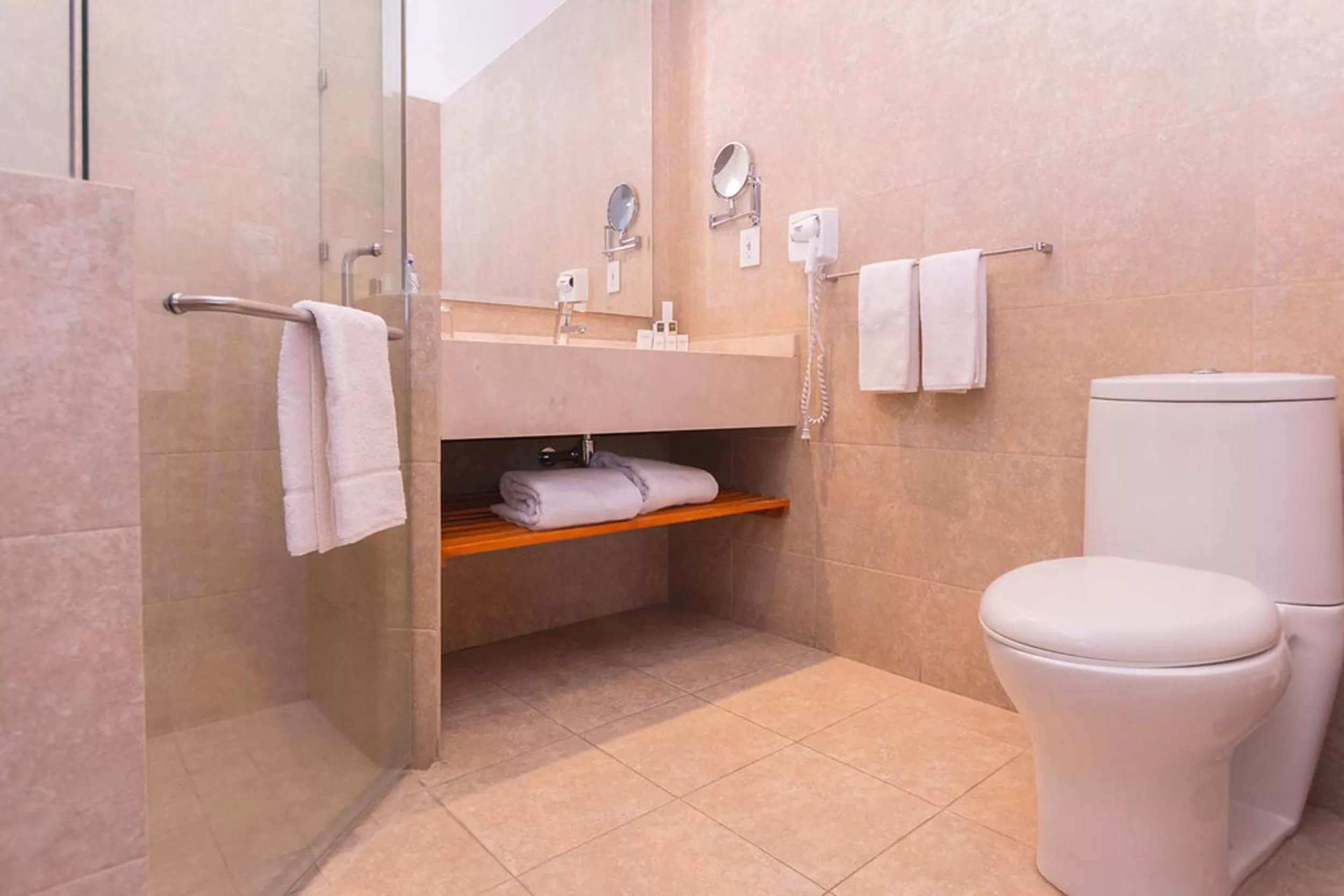 Bathroom in Crown Victoria Hotel