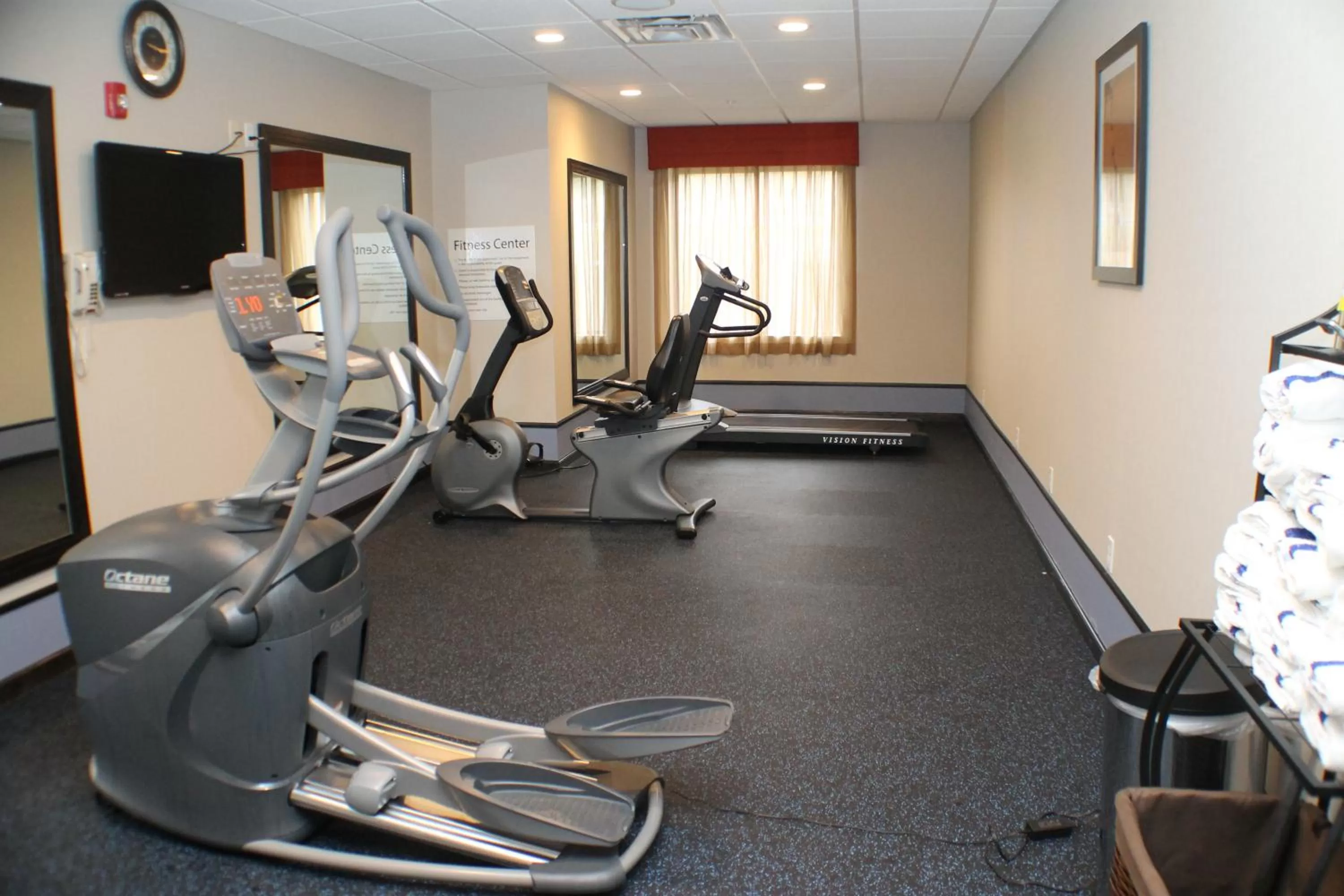 Fitness centre/facilities in Holiday Inn Express and Suites - Bradford by IHG