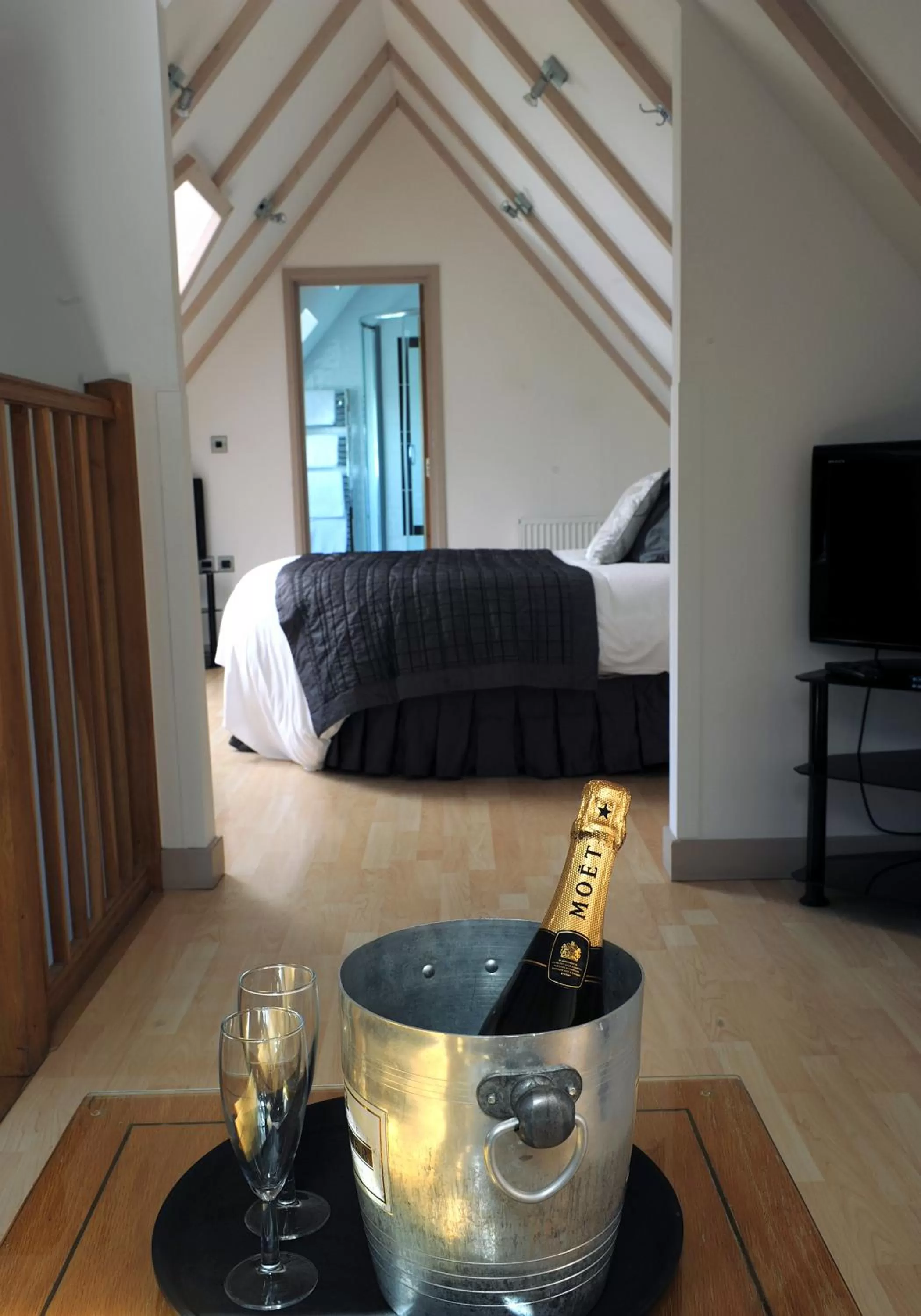 Photo of the whole room in Little Silver Country Hotel